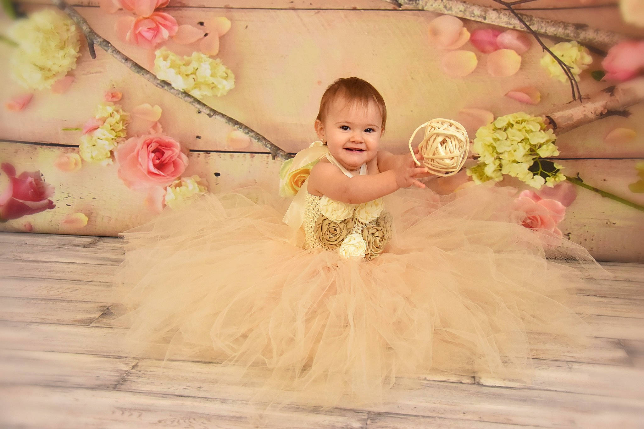 Constance participe au concours pour gagner de l'argent avec cette photo : baby, ballet_tutu, bridal_party_dress, child, clothing, costume, dress, flower_girl, formal_wear, gown, hair_accessory, happy, joy, peach, person, petal, photography, pink, plant, skin