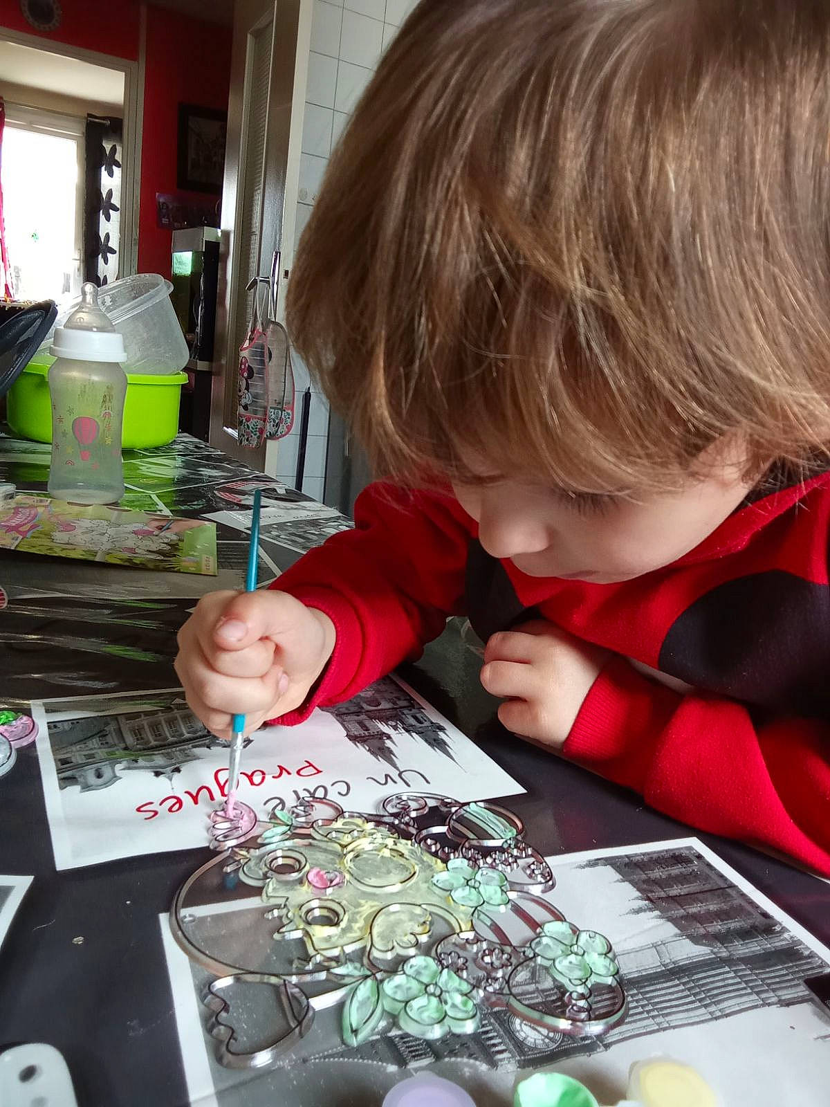 Joao Soares a rejoint le concours — aidez-le/la à gagner de superbes lots ! art, artist, chair, child, event, floral_design, floristry, fun, green, learning, person, play, reading, recreation, room, snapshot, table, toddler, tree, visual_arts