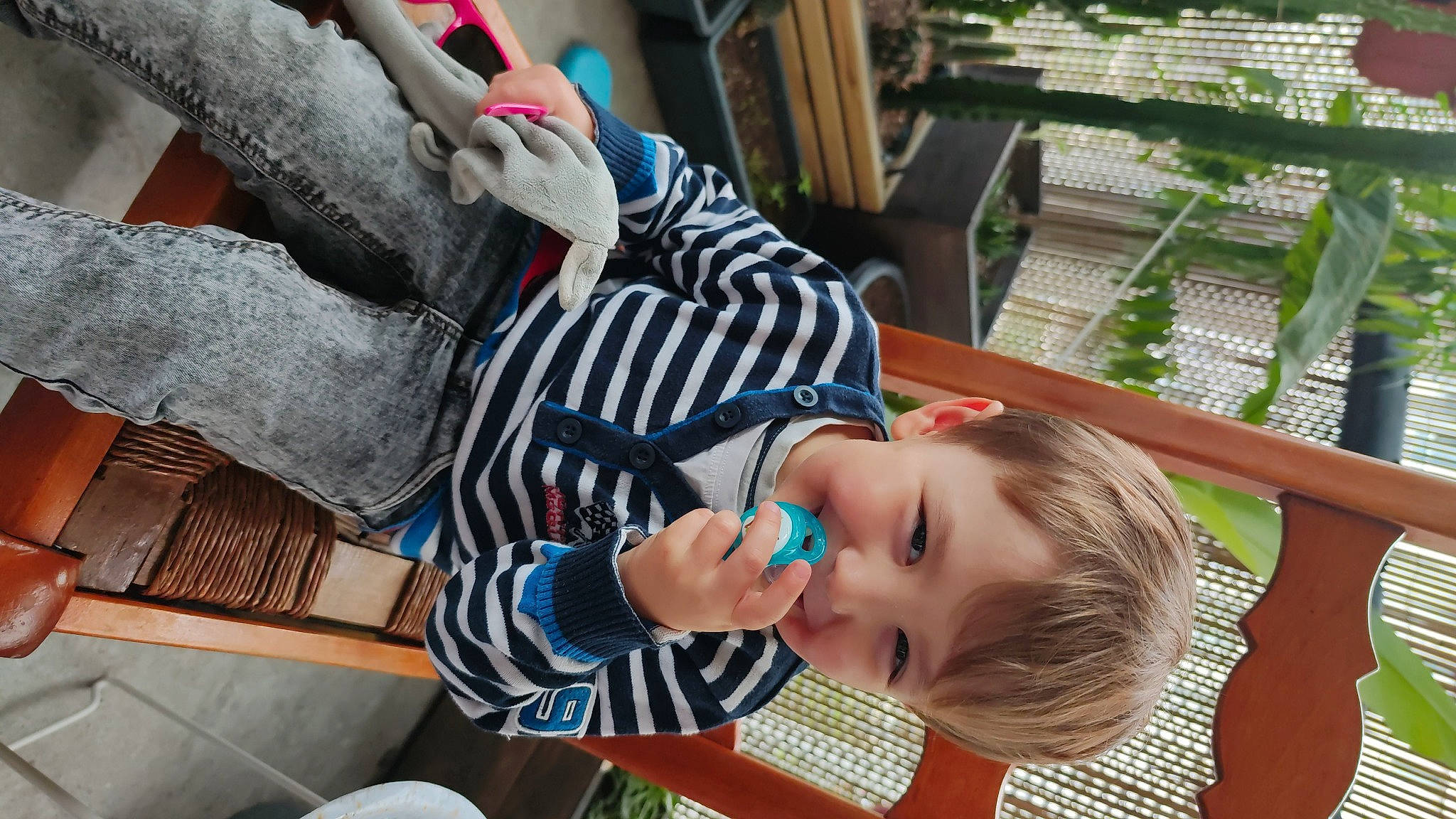 Joao Soares a rejoint le concours — aidez-le/la à gagner de superbes lots ! child, eyewear, fun, grass, happy, joy, leisure, organ, pattern, people, person, play, recreation, sitting, smile, snapshot, summer, t_shirt, toddler, vacation