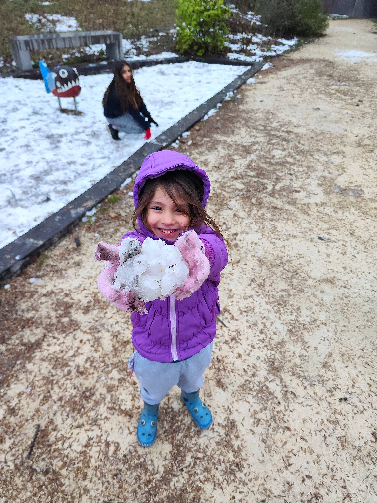 Melany participe au concours pour gagner de l'argent avec cette photo : baby_toddler_clothing, child, clothing, fun, grass, happy, jacket, joy, leisure, magenta, person, pink, plant, purple, recreation, smile, snow, soil, spring, toddler
