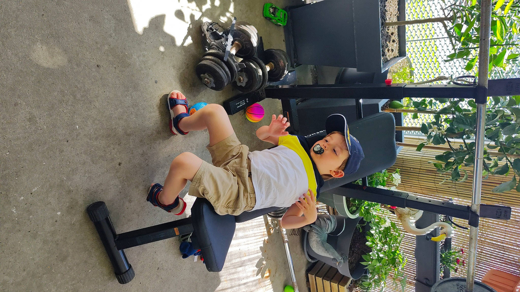 Joao participe au concours pour gagner de l'argent avec cette photo : camera, cameras_optics, city, fun, hat, human_leg, leisure, person, physical_fitness, plant, recreation, shorts, skateboard, skateboard_truck, skateboarder, sneakers, t_shirt, thigh, tourism, travel