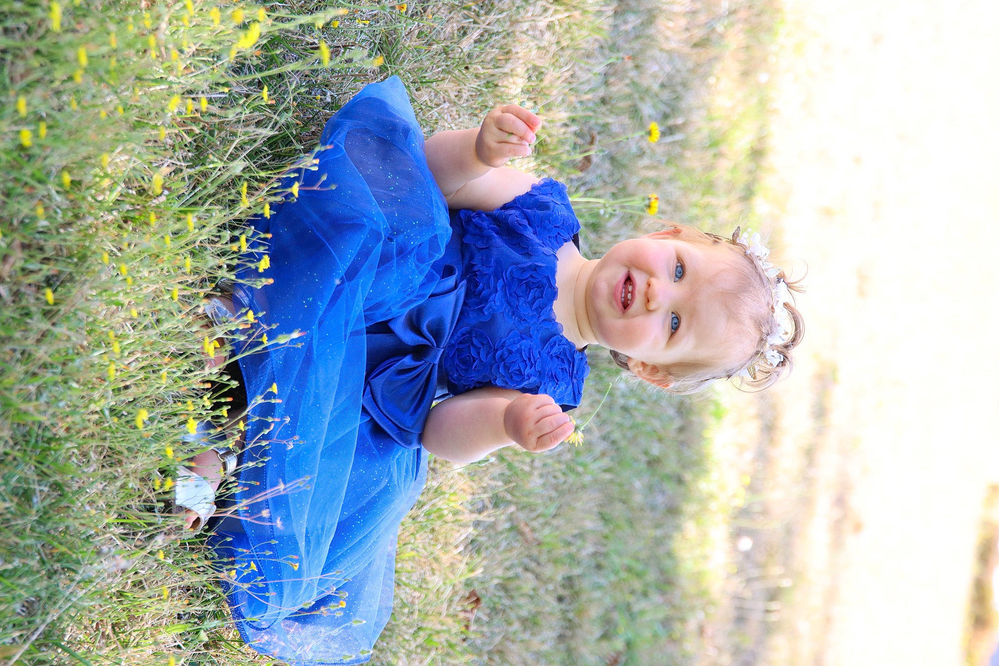 Malya a rejoint le concours — aidez-le/la à gagner de superbes lots ! adventure, child, denim, dress, electric_blue, fun, grass, happy, joy, leaf, leisure, people, people_in_nature, person, plant, play, portrait_photography, recreation, smile, sunlight