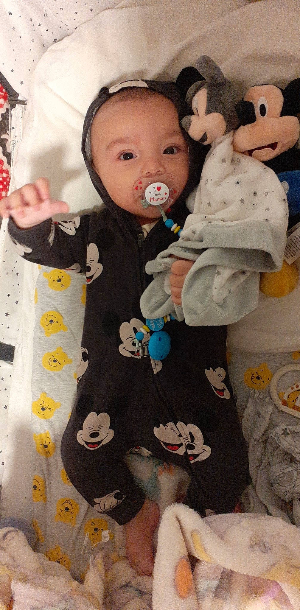 Jayden a rejoint le concours — aidez-le/la à gagner de superbes lots ! baby, baby_products, baby_toddler_clothing, cheek, child, collar, eye, face, happy, head, linens, organ, pattern, person, product, skin, sleeve, textile, toddler, toy