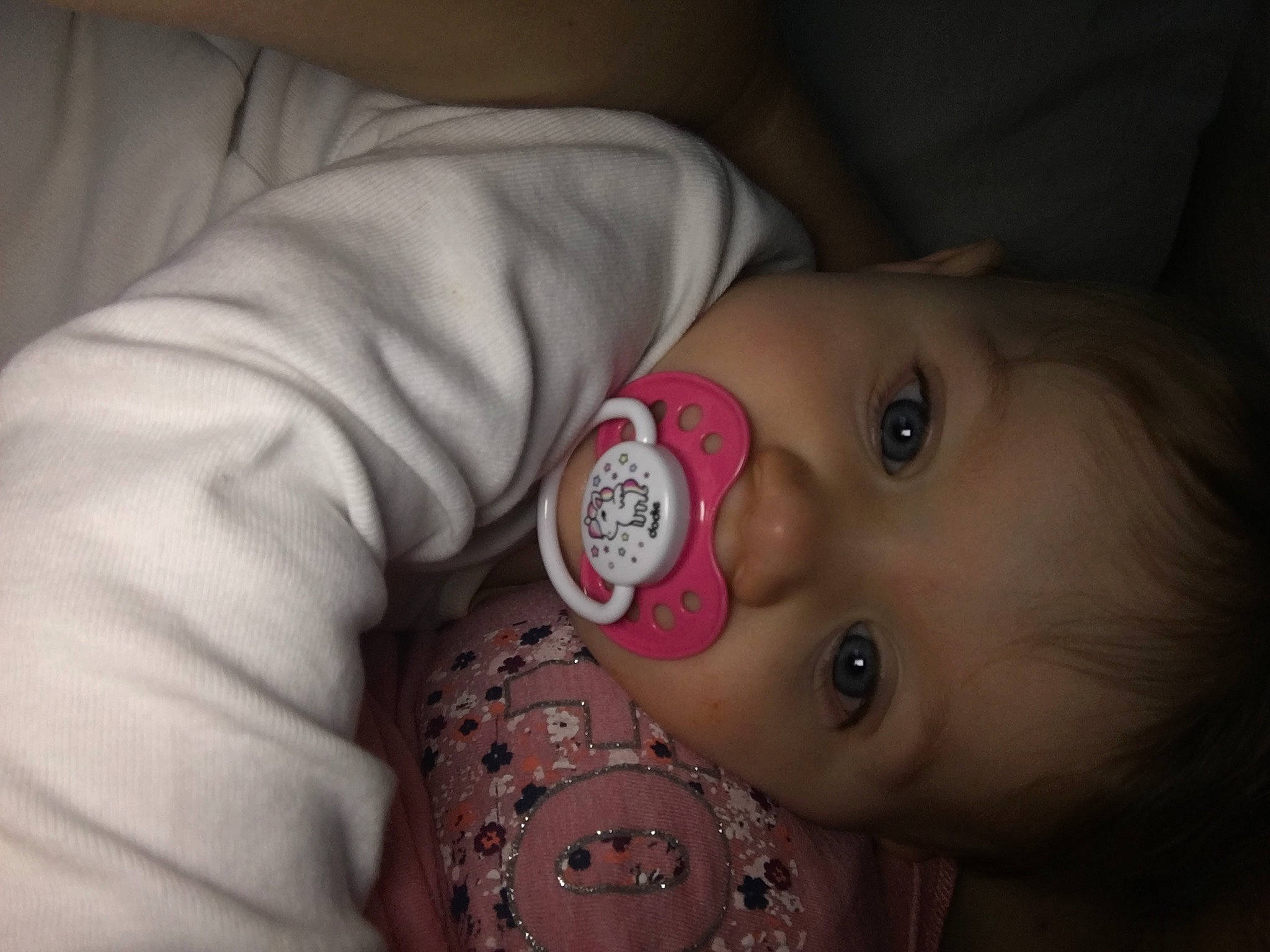 Lylou a rejoint le concours — aidez-le/la à gagner de superbes lots ! baby, cheek, child, ear, eye, finger, lip, mouth, nose, person, pink, skin, toddler