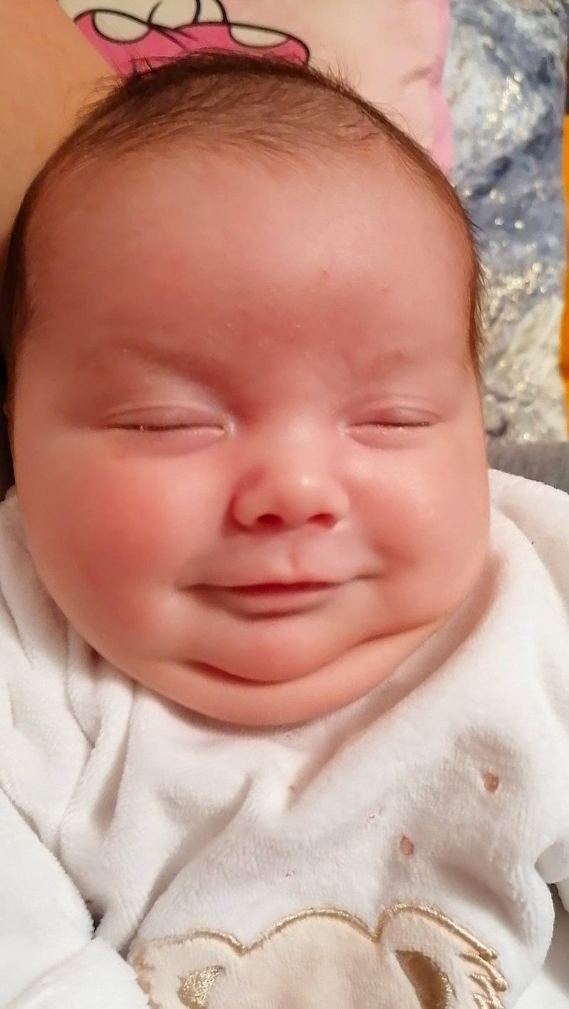 Tymeo a rejoint le concours — aidez-le/la à gagner de superbes lots ! baby, baby_toddler_clothing, cheek, child, chin, close_up, comfort, eyebrow, eyelash, flesh, happy, iris, lip, mouth, nose, person, pink, skin, sleeve, smile