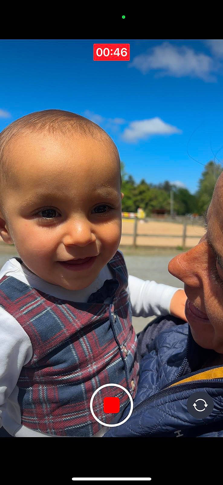 Javier a rejoint le concours — aidez-le/la à gagner de superbes lots ! baby, baby_toddler_clothing, cheek, cloud, cool, eye, facial_expression, fun, gesture, happy, iris, joy, lip, mouth, nose, person, plaid, skin, sky, smile
