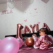 Ayla Medeea participe au concours pour gagner de l'argent avec cette photo : baby, birthday, balloon, pink, child, celebration, party, robe, bed, decor, room, face, hair, sitting, number_one, foil_balloon, butterfly_sticker, soft_toys, cute, indoors