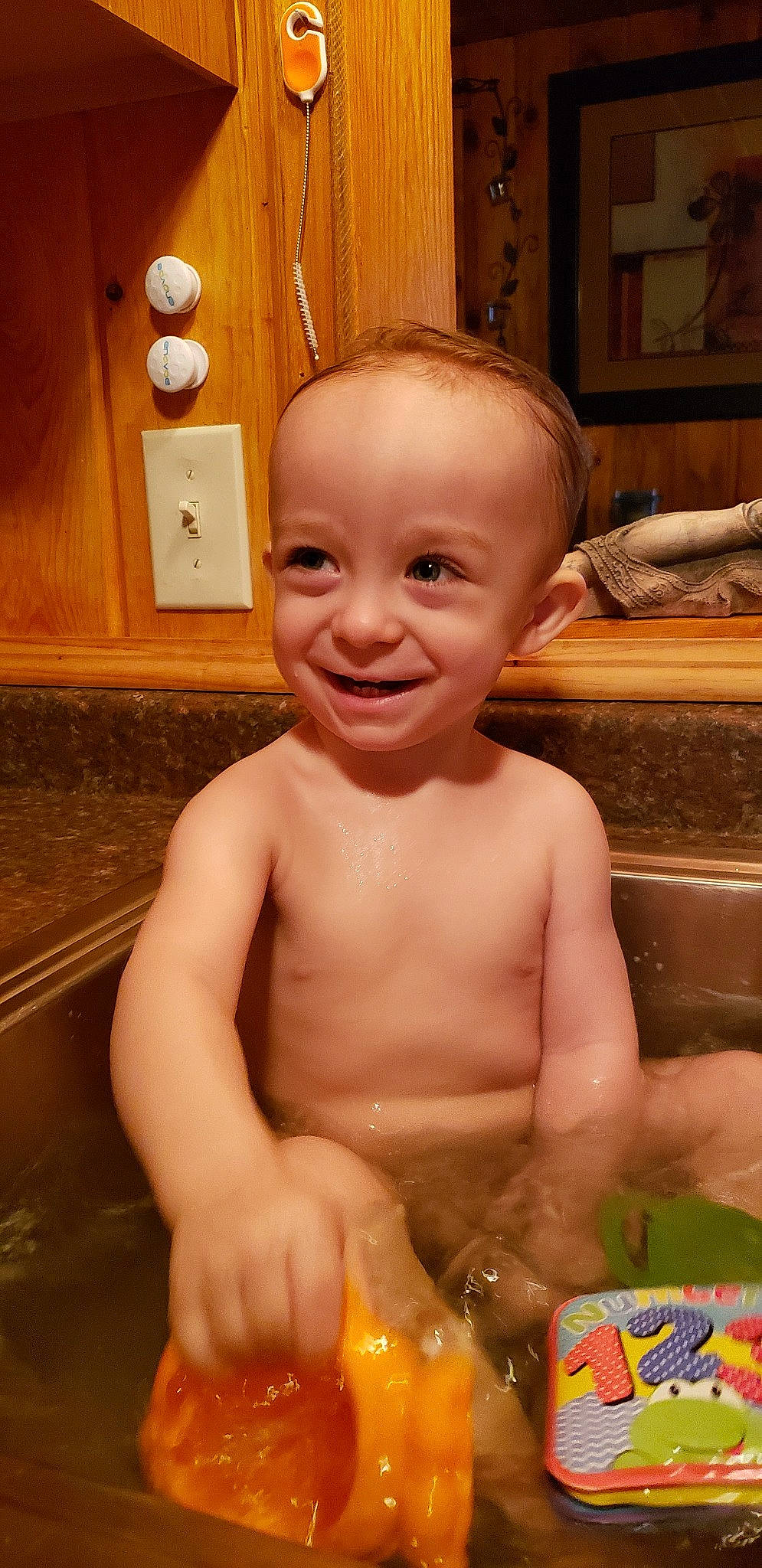 Arley is registered to the contest to win money with this photo: baby, baby_bathing, bathing, child, facial_expression, joy, person, smile, toddler
