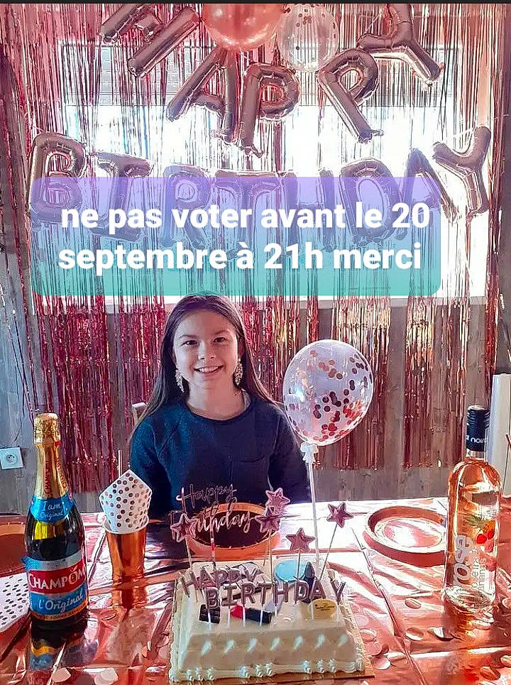 Ilona a rejoint le concours — aidez-le/la à gagner de superbes lots ! alcoholic_beverage, barware, cake, cake_decorating, distilled_beverage, drink, drinkware, event, fashion, fun, glass, happy, icing, joy, metal, person, plate, smile, t_shirt, table