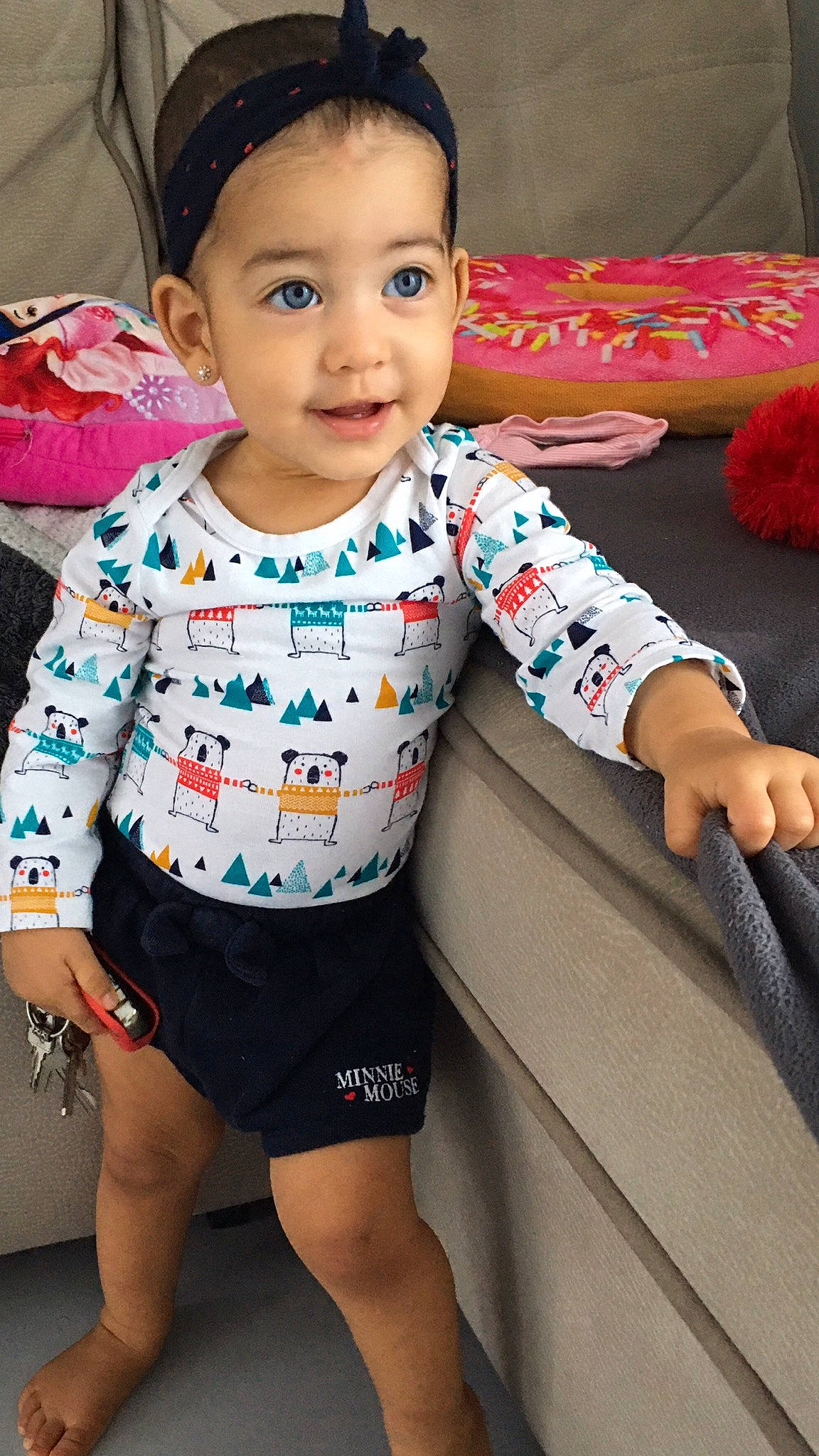 Inaya participe au concours pour gagner de l'argent avec cette photo : baby_toddler_clothing, cheek, chin, eye, face, facial_expression, hairstyle, happy, head, human, joint, neck, nose, organ, person, photograph, skin, sleeve, smile, standing