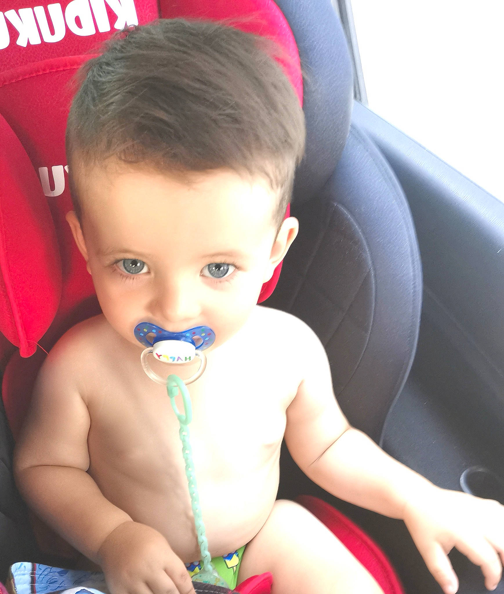 Sandro Nicolas a rejoint le concours — aidez-le/la à gagner de superbes lots ! auto_part, baby, baby_products, car_seat, cheek, child, ear, neck, person, pink, play, product, recreation, sitting, skin, toddler, vacation