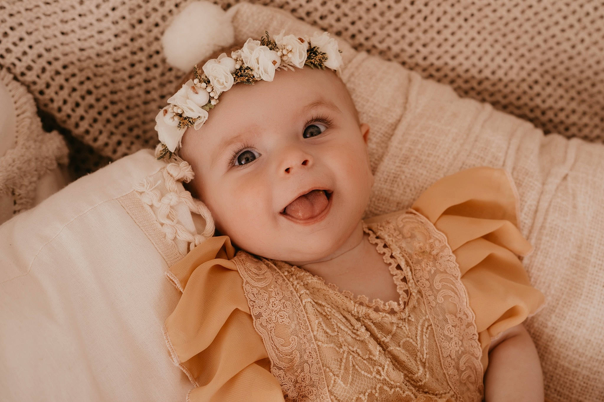 Bertille a rejoint le concours — aidez-le/la à gagner de superbes lots ! baby, baby_toddler_clothing, bridal_accessory, chin, comfort, embellishment, event, face, finger, flash_photography, happy, headgear, headpiece, headwear, iris, person, pink, skin, sleeve, smile