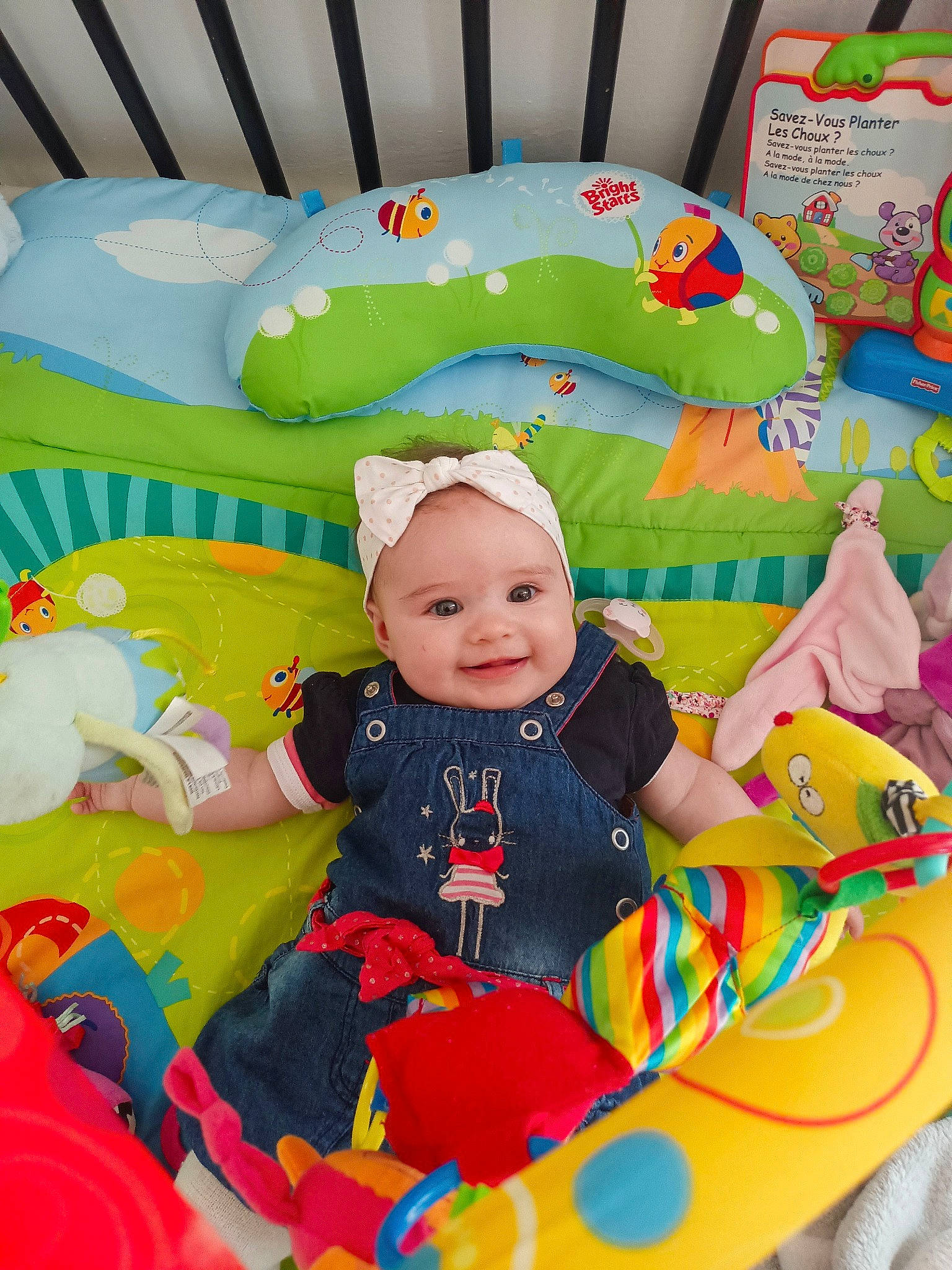 Annabella participe au concours pour gagner de l'argent avec cette photo : baby, baby_laughing, baby_products, baby_toddler_clothing, baby_toys, child, comfort, event, fun, green, happy, joy, leisure, magenta, person, play, room, sitting, smile, toddler