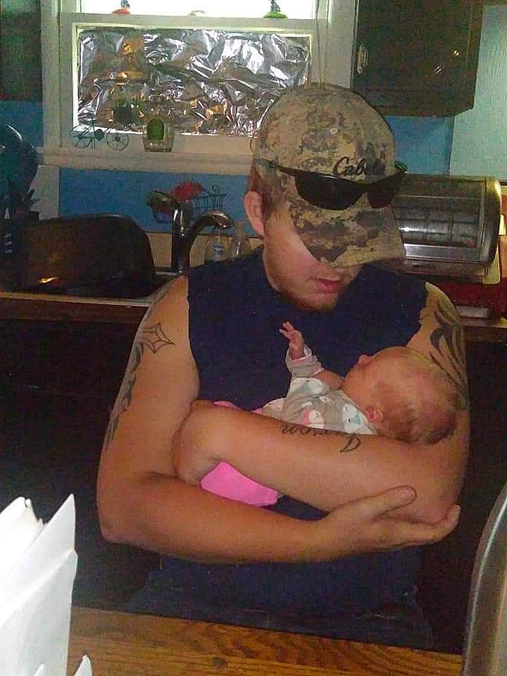 Arizona is registered to the contest to win money with this photo: baby, baseball_cap, chair, chest, comfort, elbow, eyewear, finger, fun, goggles, joint, lap, mouth, muscle, person, picture_frame, shoulder, sitting, thigh, toddler