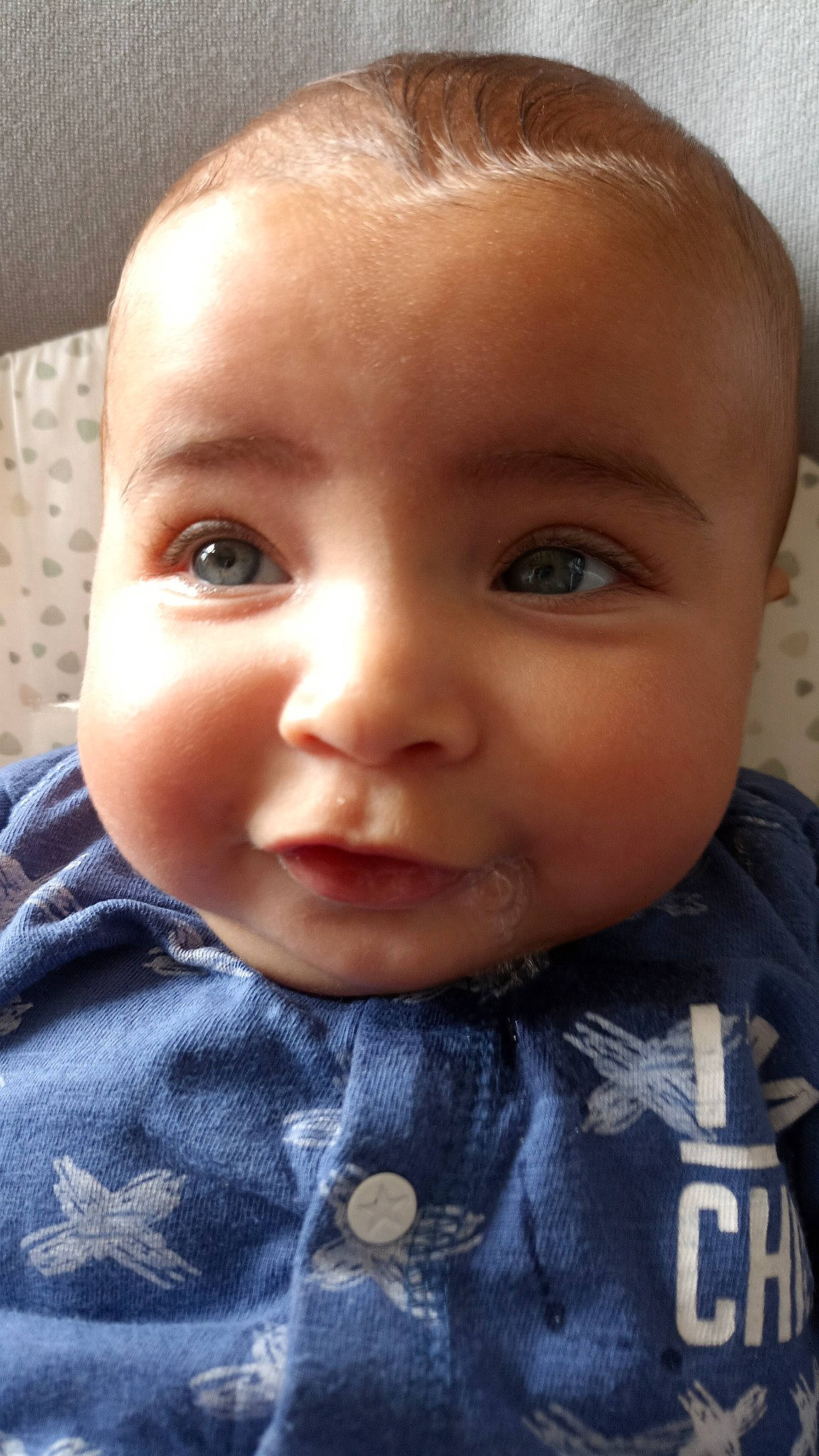 Marwan participe au concours pour gagner de l'argent avec cette photo : baby, baby_toddler_clothing, cheek, child, chin, close_up, collar, eye, eyebrow, eyelash, forehead, happy, iris, lip, nose, pattern, person, skin, sleeve, t_shirt