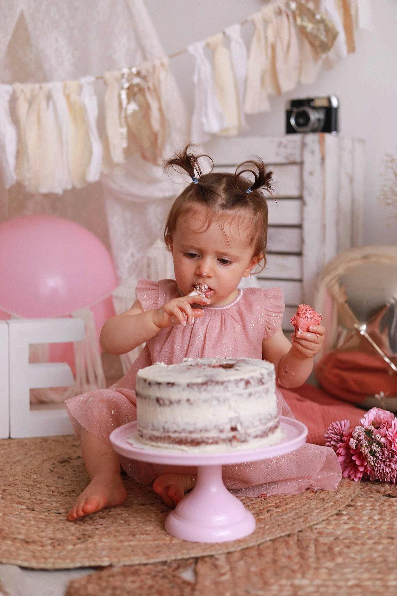 Shana participe au concours pour gagner de l'argent avec cette photo : baked_goods, birthday_cake, buttercream, cake, cake_decorating, cake_decorating_supply, dessert, dress, food, happy, icing, person, pink, purple, sugar_cake, sugar_paste, sweetness, tableware, toddler, wedding_ceremony_supply