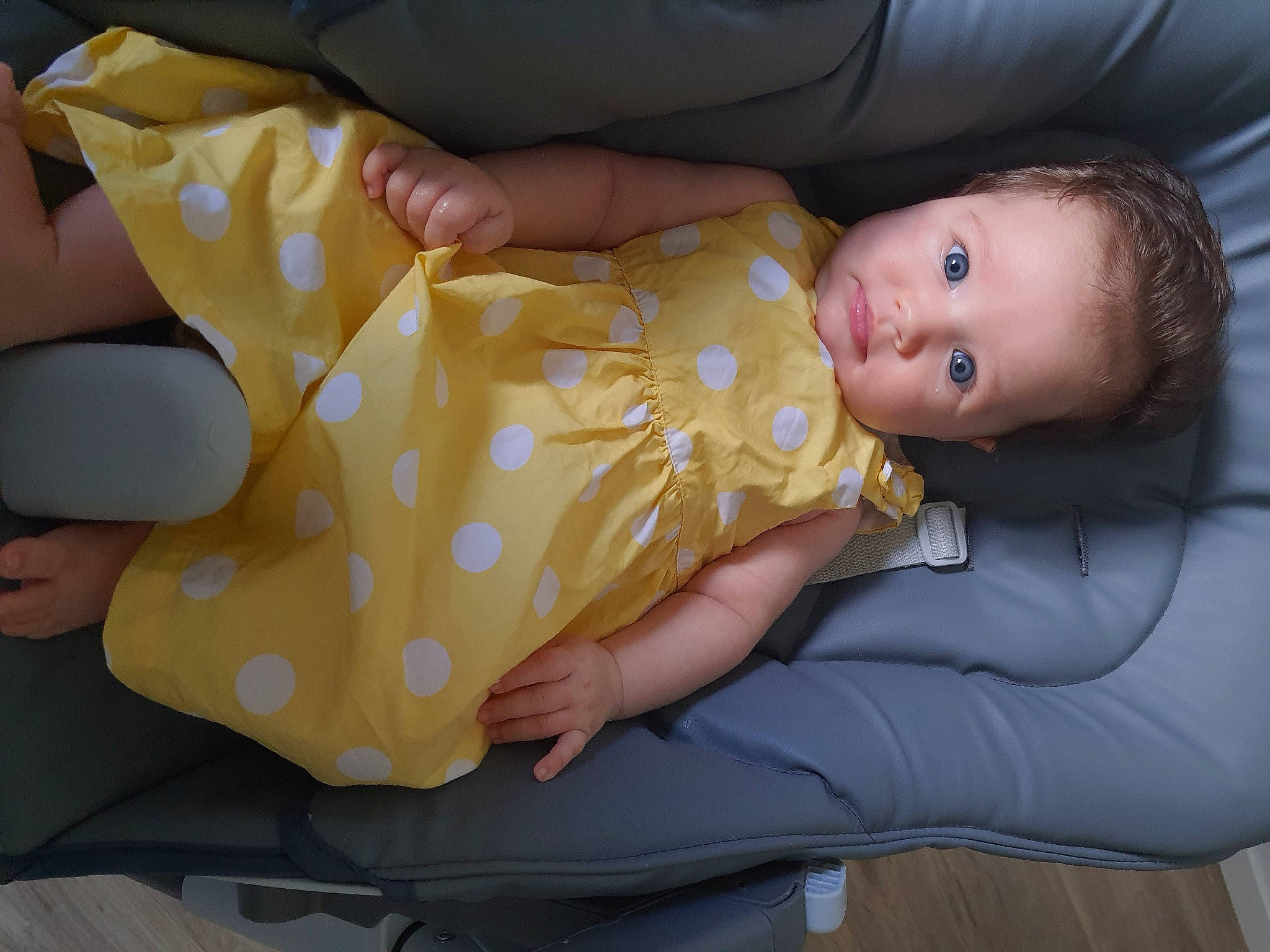 Lyne a rejoint le concours — aidez-le/la à gagner de superbes lots ! abdomen, baby, baby_products, baby_toddler_clothing, cheek, child, comfort, fun, happy, nail, pattern, person, room, sitting, skin, thigh, thumb, toddler