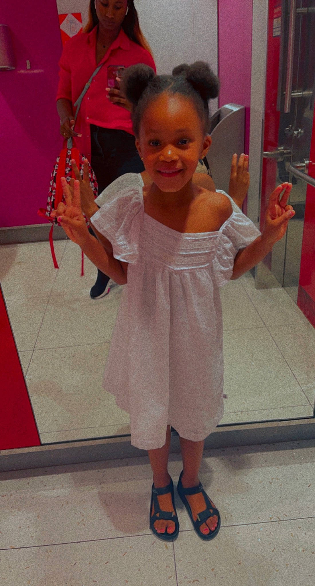 Elena participe au concours pour gagner de l'argent avec cette photo : child, event, fashion_accessory, fashion_design, flooring, foot, fun, happy, human_leg, joint, joy, knee, leisure, magenta, person, pink, sandal, sleeve, smile, toddler