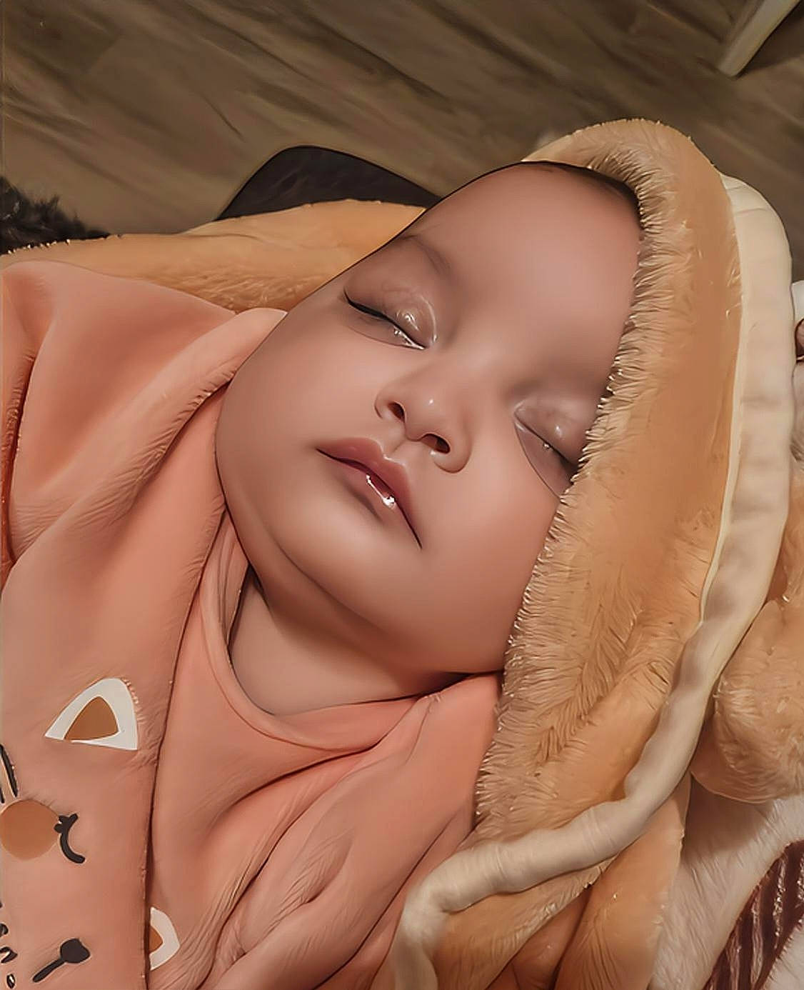 Kaycie a rejoint le concours — aidez-le/la à gagner de superbes lots ! abdomen, art, baby, chest, child, close_up, comfort, eyebrow, eyelash, fashion_accessory, finger, gesture, linens, lip, mouth, nail, neck, peach, person, skin