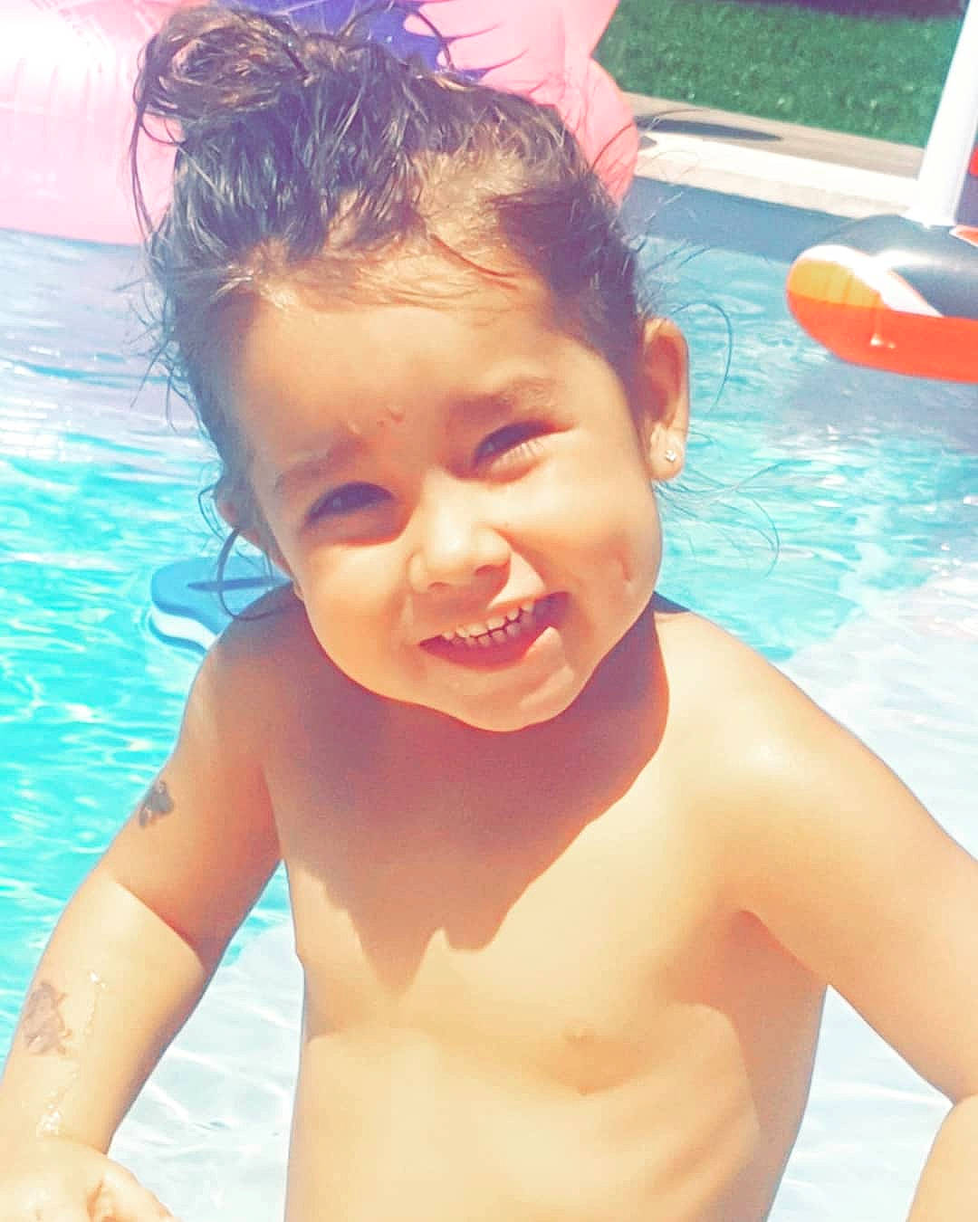 Deynitsa participe au concours pour gagner de l'argent avec cette photo : arm, azure, bathing, blue, face, fun, hair, happy, head, joint, joy, leisure, muscle, nose, organ, person, photograph, product, skin, smile