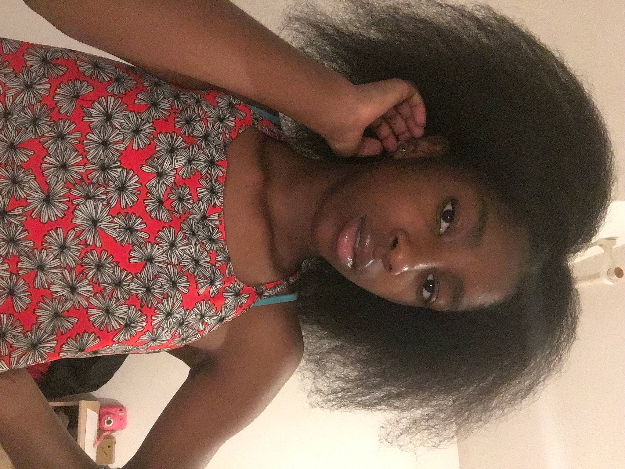 Lindsay participe au concours pour gagner de l'argent avec cette photo : beauty, black_hair, eye, face, hair, happy, head, human, lip, long_hair, mouth, neck, nose, person, photography, selfie, skin, smile