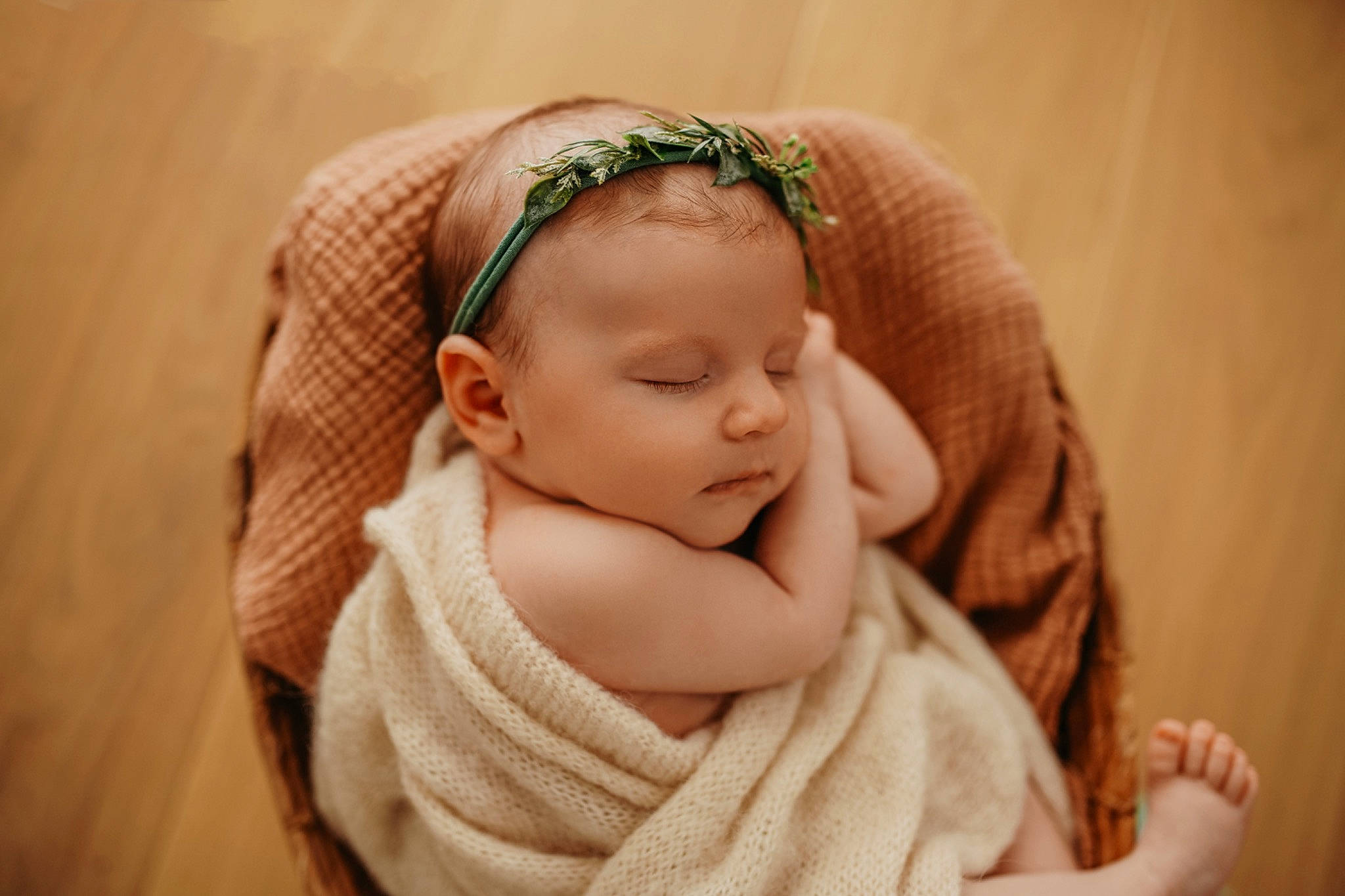 Rose a rejoint le concours — aidez-le/la à gagner de superbes lots ! baby, baby_sleeping, cheek, child, fashion_accessory, hair_accessory, headband, headgear, headpiece, person, photography, skin, toddler