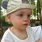 Elio a rejoint le concours — aidez-le/la à gagner de superbes lots ! toddler, child, cap, hat, white_shirt, outdoor, nature, trees, portrait, closeup, blue_eyes, face, person, casual, daylight, skin, cute, expression, young_child, summer