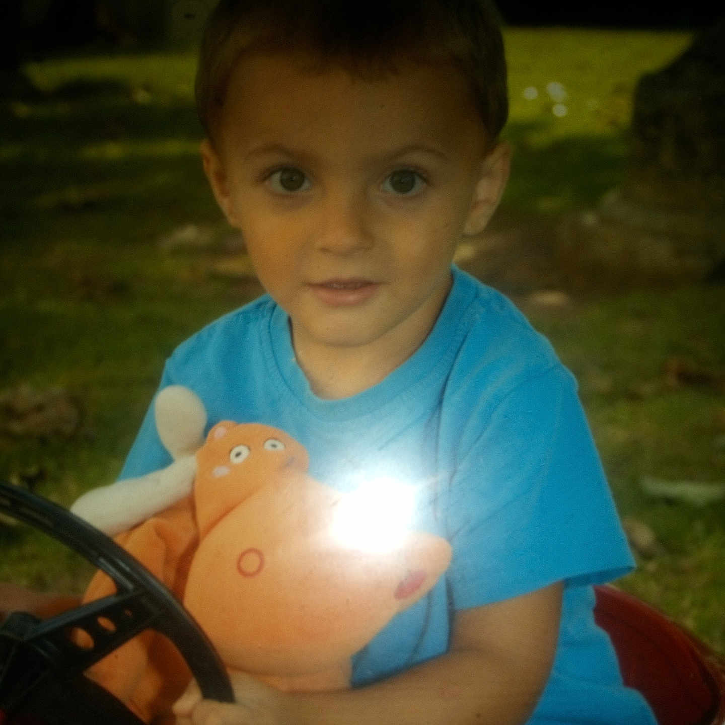 Aymery a rejoint le concours — aidez-le/la à gagner de superbes lots ! baby, bodypart, clothing, face, finger, grass, hand, head, lighting, machine, outdoors, person, photography, plant, portrait, t_shirt, toy, transportation, vehicle, wheel