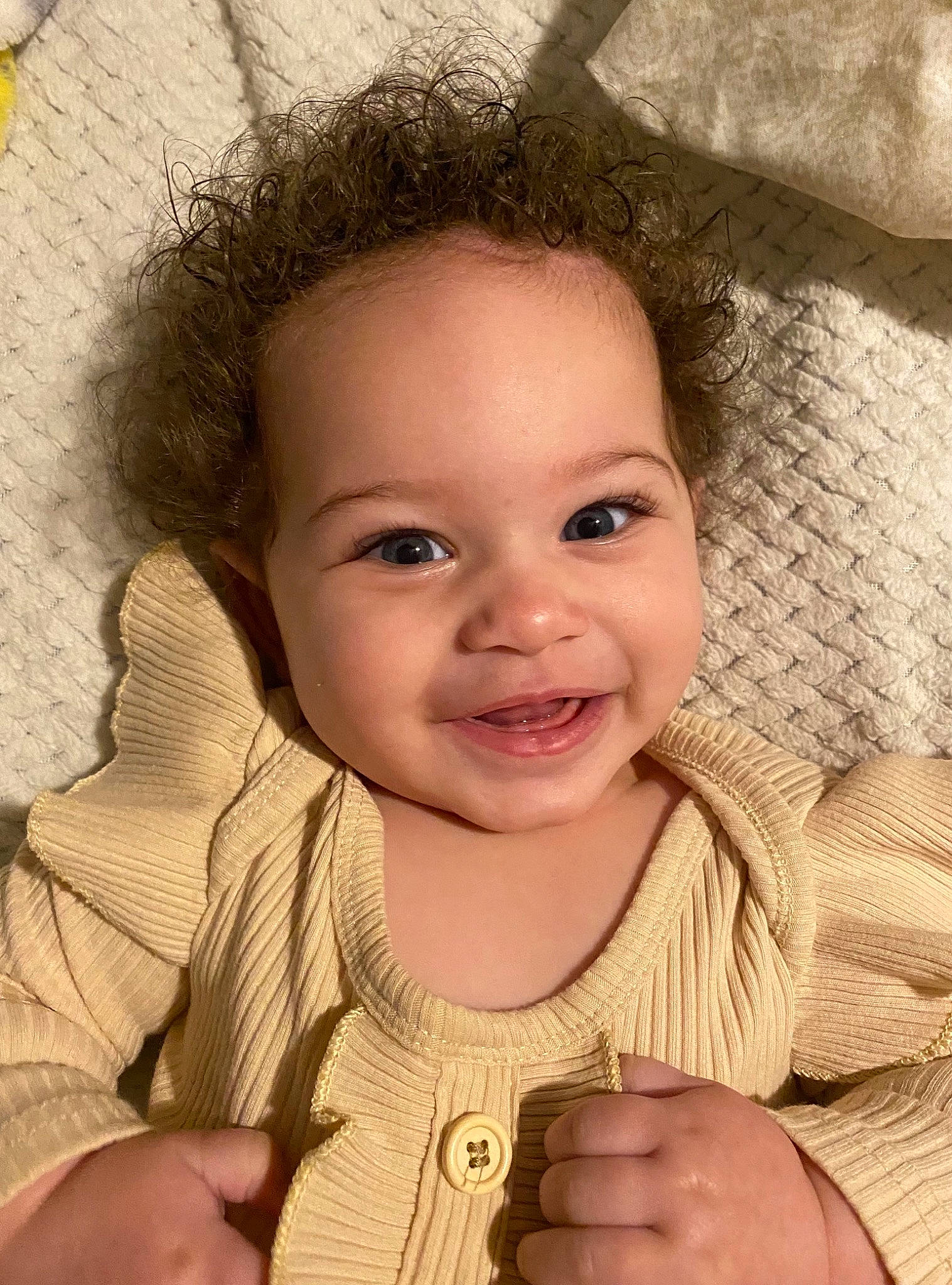 Melia is registered to the contest to win money with this photo: cheek, chin, eye, eyebrow, face, facial_expression, forehead, hairstyle, hand, happy, head, joy, lip, mouth, neck, nose, organ, outerwear, person, skin