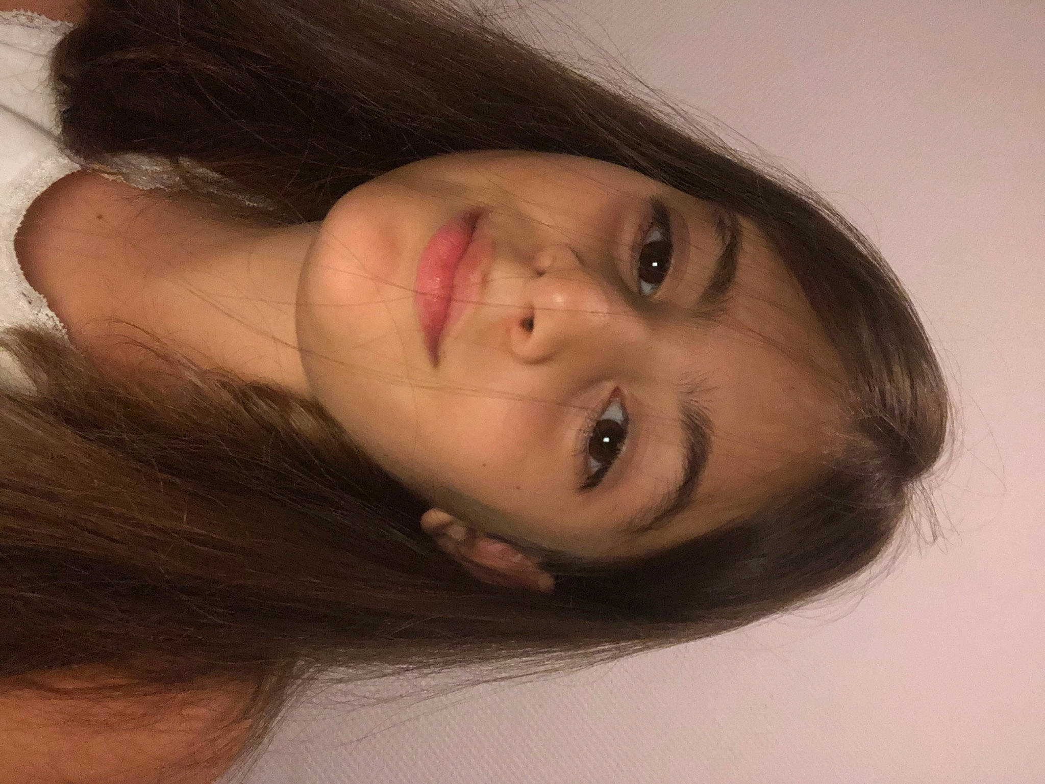 Elene participe au concours pour gagner de l'argent avec cette photo : cheek, chin, dress, ear, eyebrow, eyelash, flash_photography, forehead, gesture, happy, human_body, iris, jaw, joy, lip, mouth, neck, nose, person, shoulder