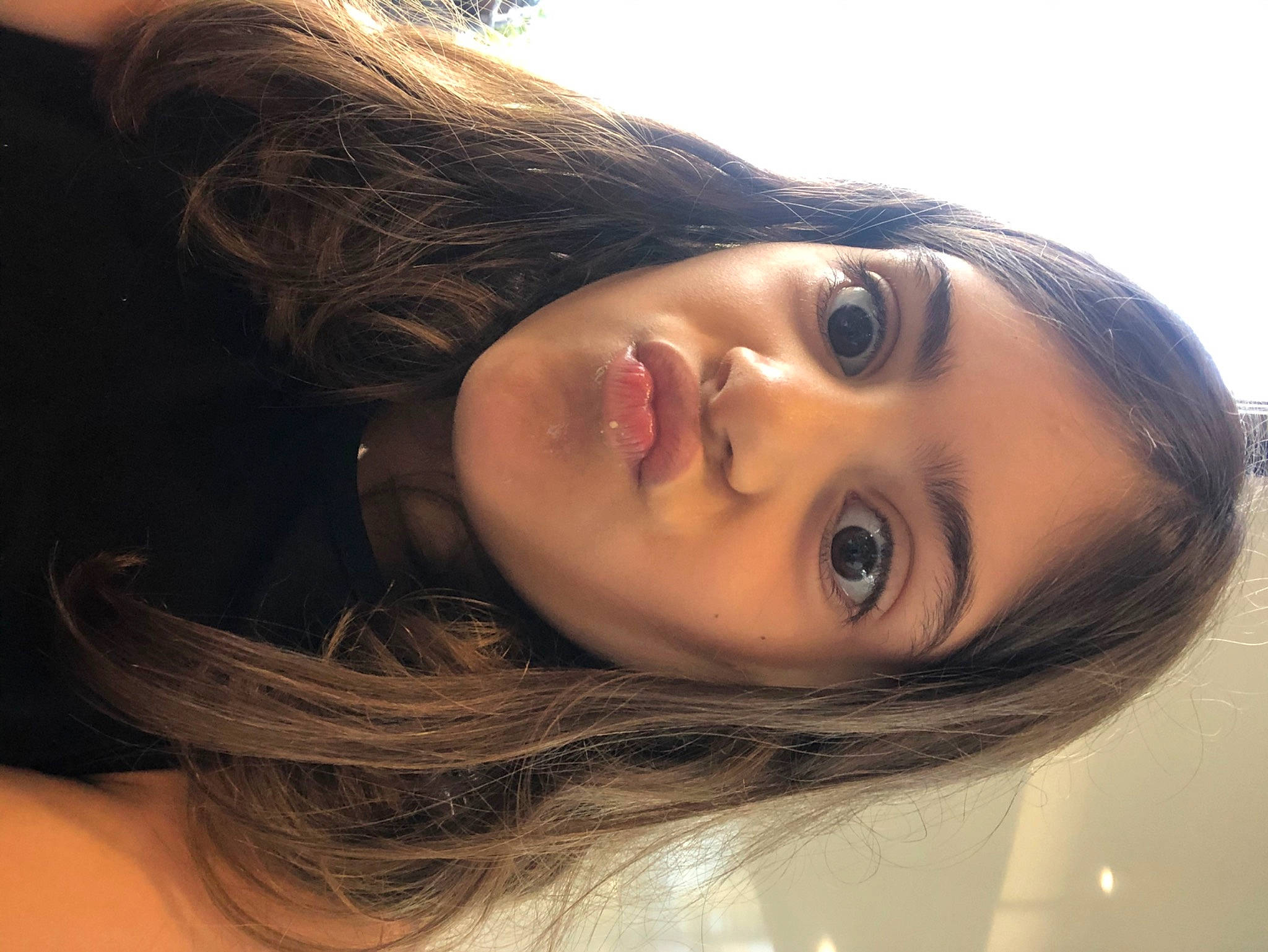 Elene participe au concours pour gagner de l'argent avec cette photo : beauty, black_hair, cheek, eye, eyebrow, eyelash, flash_photography, forehead, happy, iris, jaw, layered_hair, lip, mouth, nose, person, selfie, shoulder, skin, smile