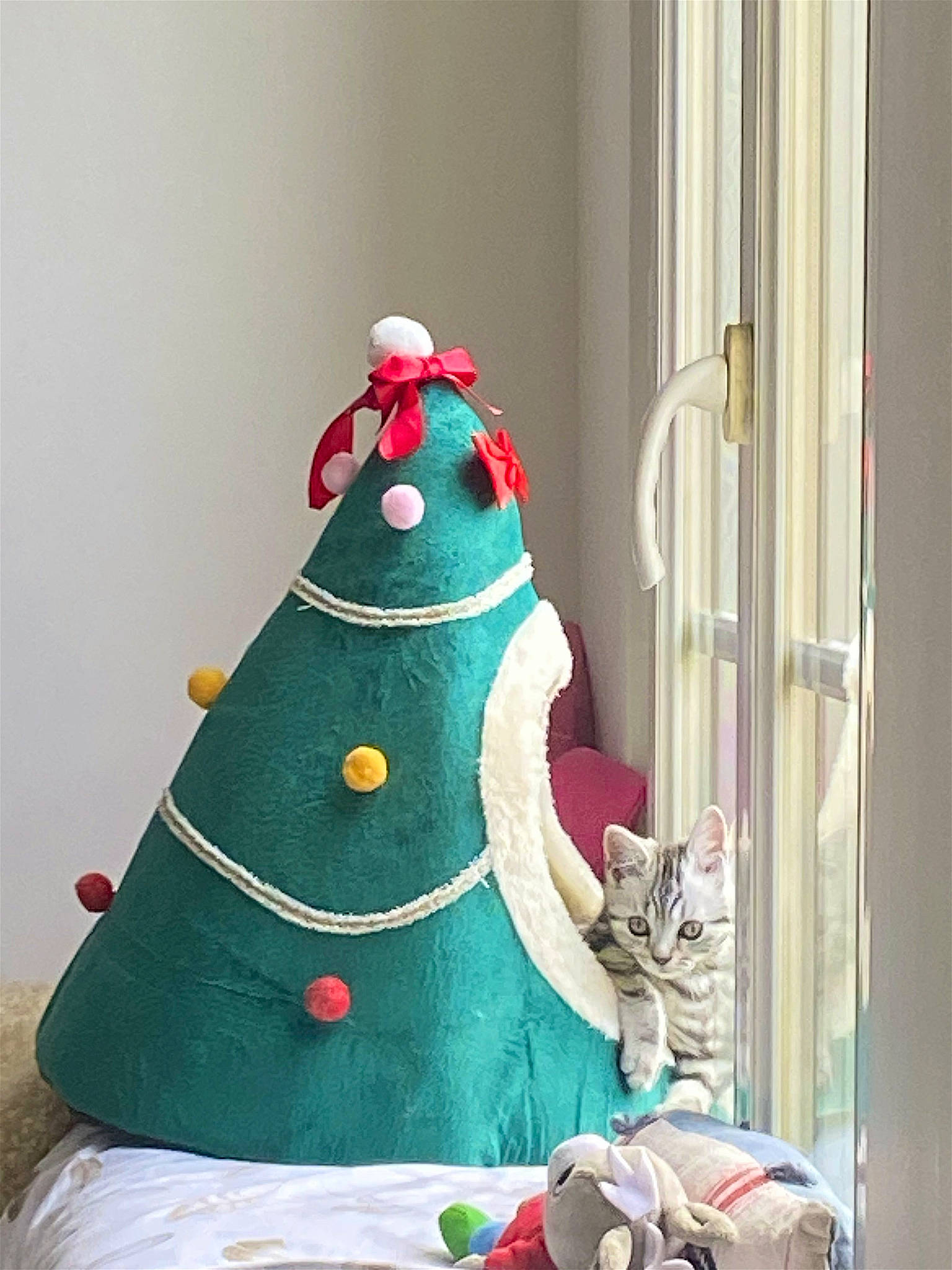 Gaia a rejoint le concours — aidez-le/la à gagner de superbes lots ! art, baked_goods, buttercream, cake, cake_decorating, cake_decorating_supply, christmas, christmas_decoration, christmas_ornament, christmas_tree, costume_hat, dessert, event, holiday_ornament, icing, ornament, serveware, sugar_cake, sugar_paste, tree