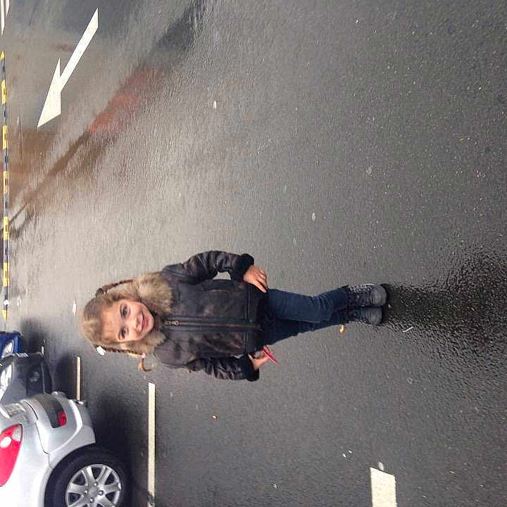 Nina participe au concours pour gagner de l'argent avec cette photo :