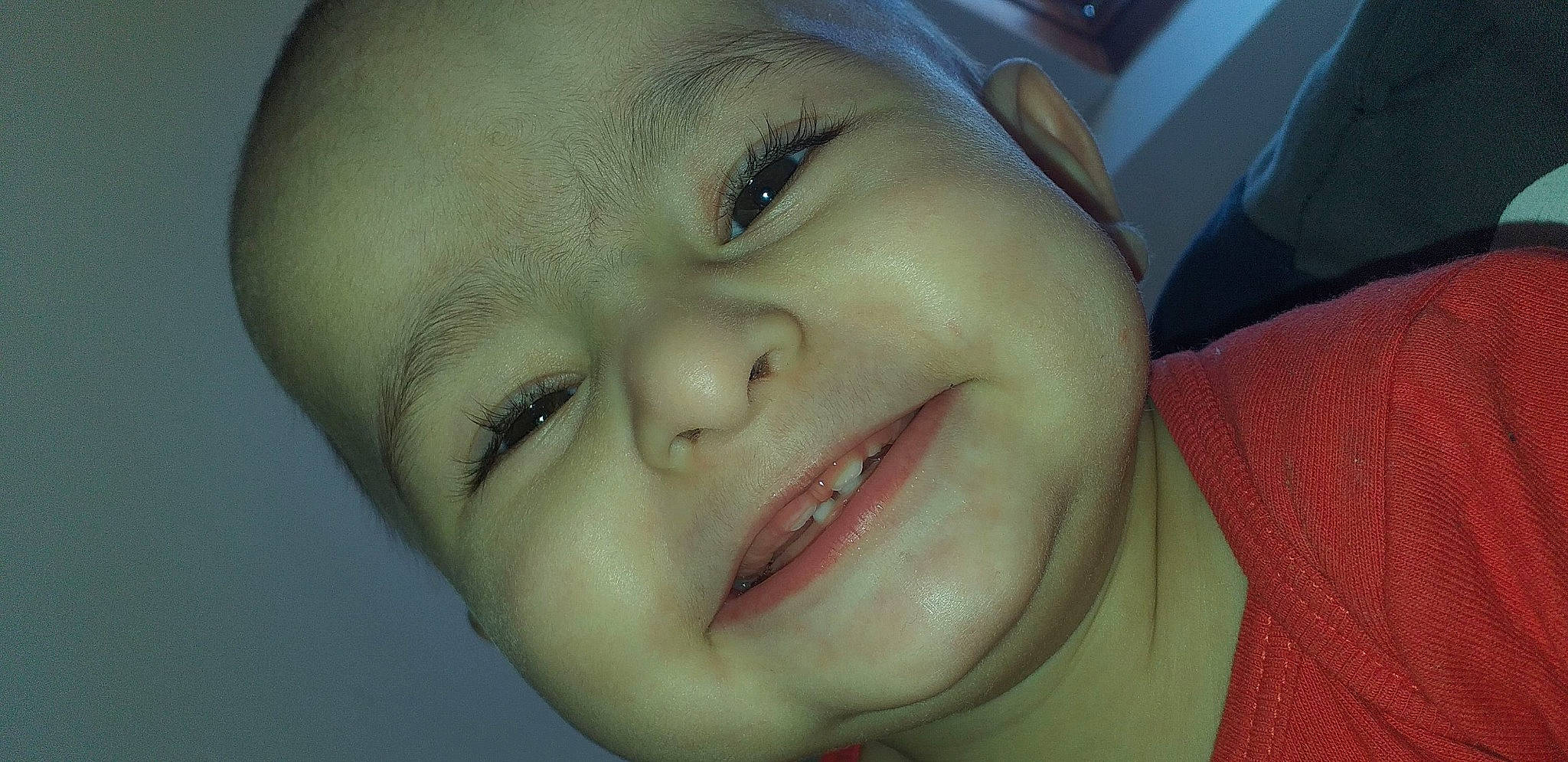 Haris participe au concours pour gagner de l'argent avec cette photo : baby, cheek, child, close_up, ear, eyebrow, eyelash, gesture, happy, iris, jaw, laugh, lip, mouth, no_expression, nose, person, skin, smile, toddler