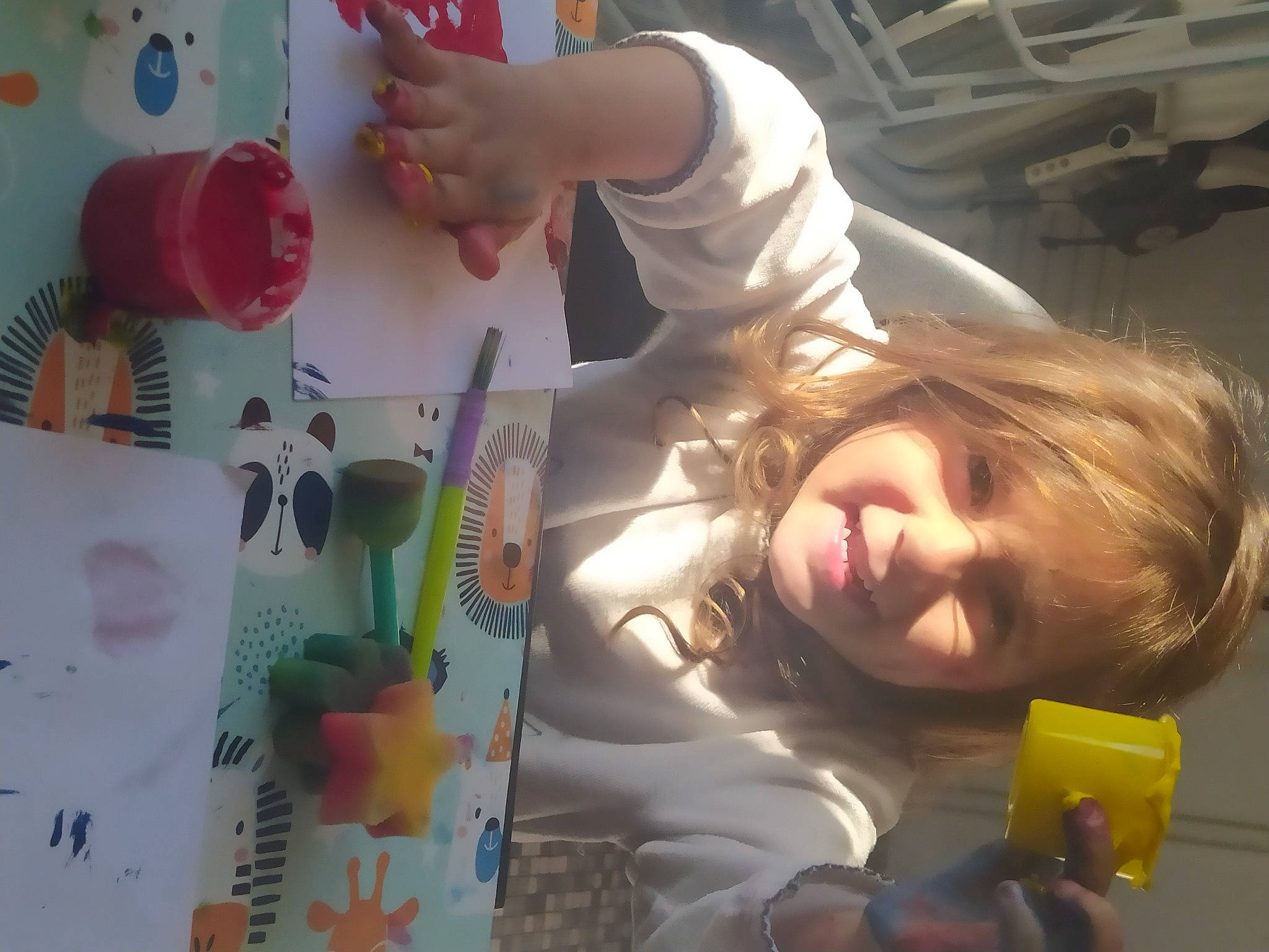 Shaïly a rejoint le concours — aidez-le/la à gagner de superbes lots ! child, event, fun, happy, joy, party_supply, person, plastic, play, room, smile, toddler, visual_arts, yellow