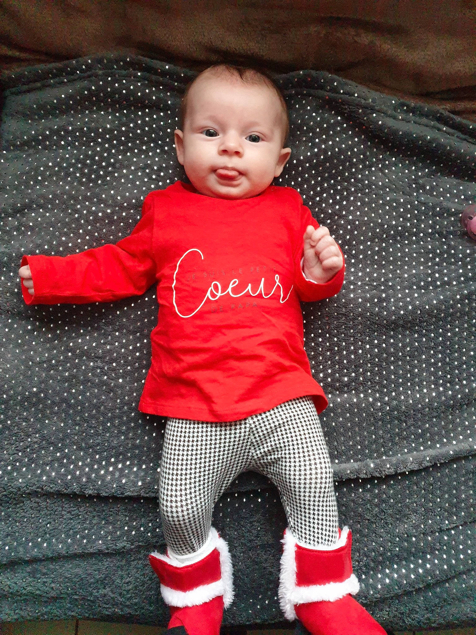 Shaïna a rejoint le concours — aidez-le/la à gagner de superbes lots ! baby, baby_toddler_clothing, cheek, child, child_model, christmas, footwear, leg, pattern, person, product, red, shoe, skin, sleeve, standing, toddler