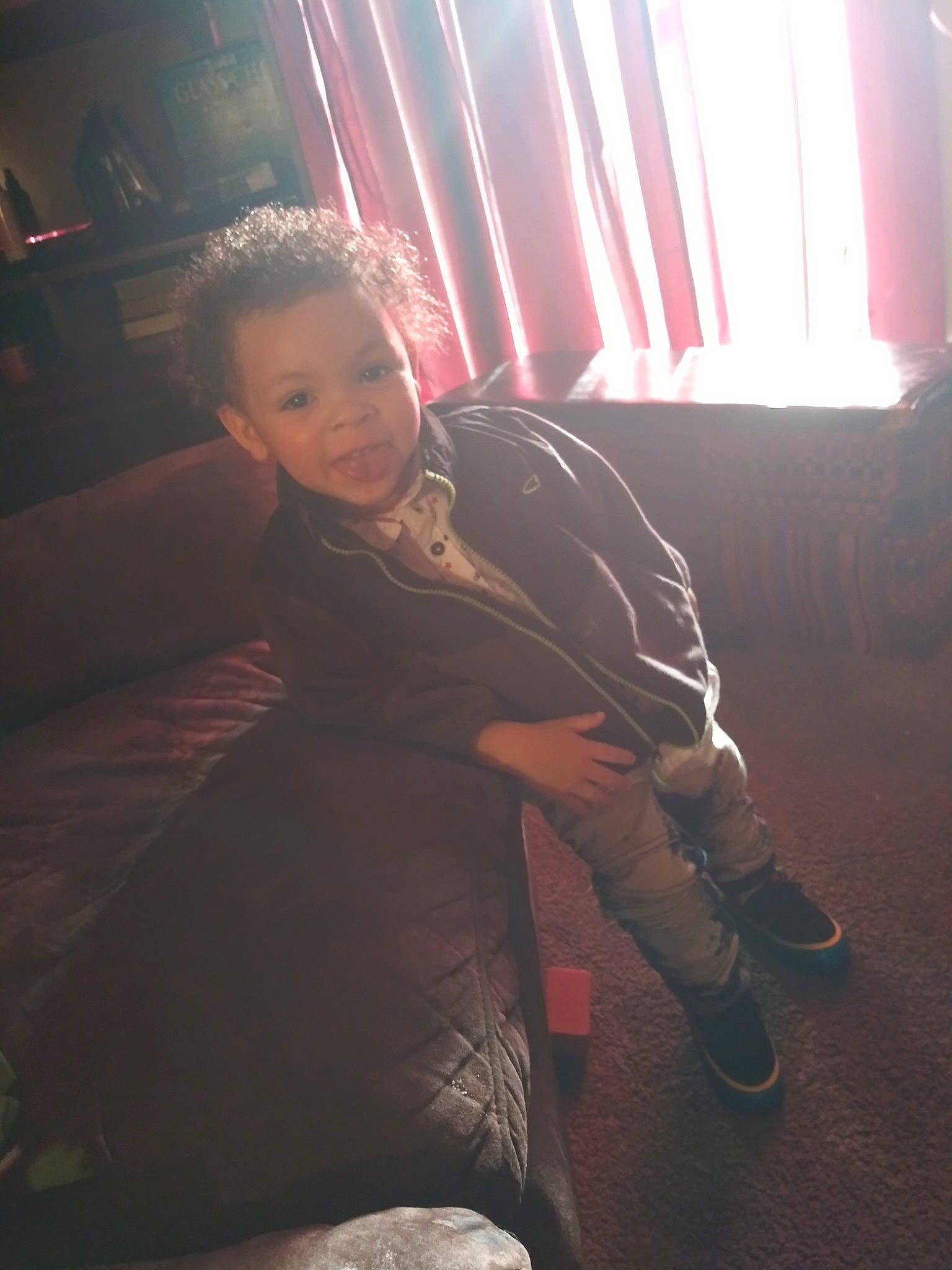 Zy' Eihr joined the competition — help win amazing prizes! fun, fur, hand, lady, leg, lens_flare, light, long_hair, person, sitting, skin, sunlight