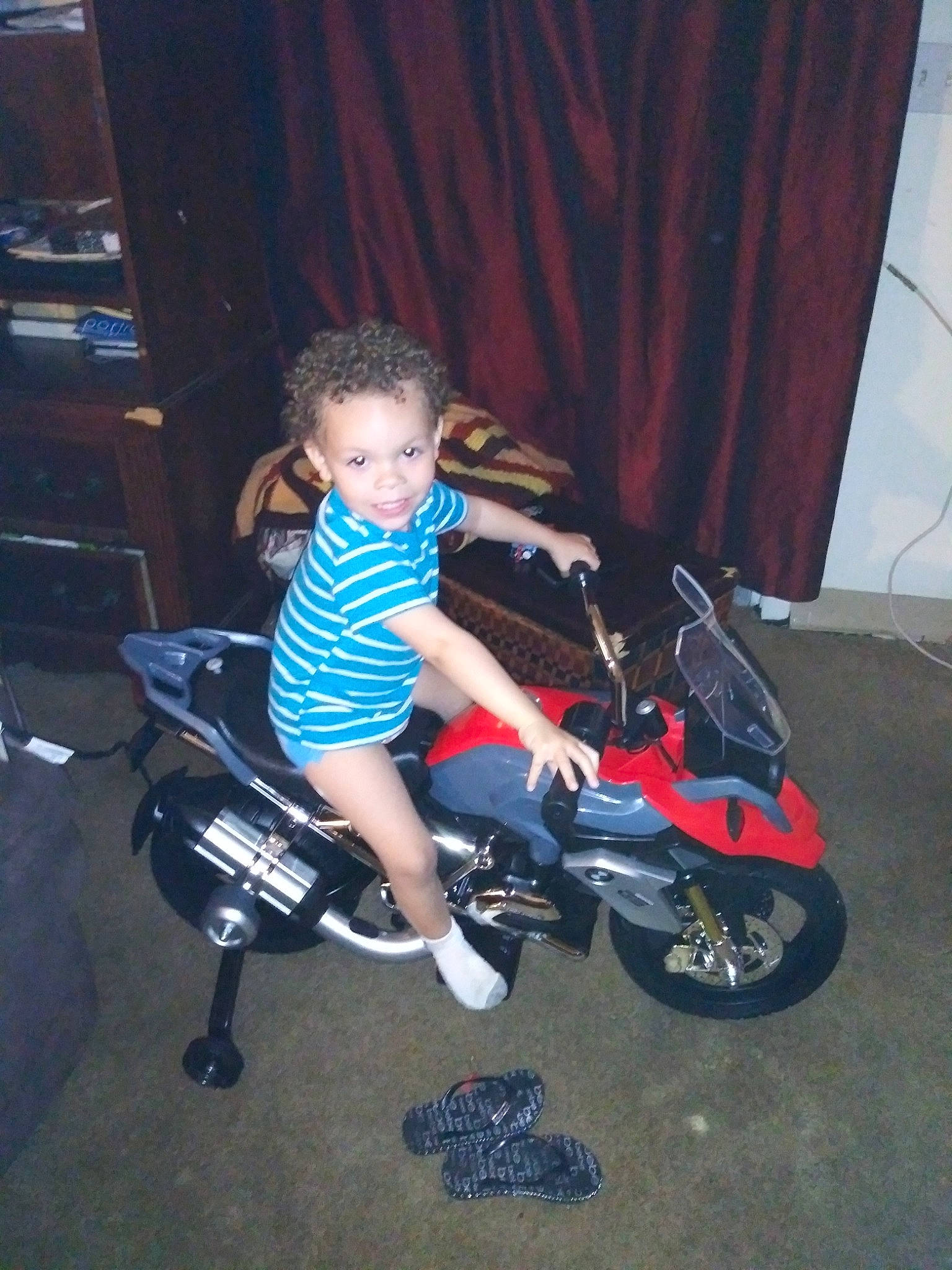 Zy' Eihr is registered to the contest to win money with this photo: auto_part, car, child, motorcycle, person, product, riding_toy, scooter, toddler, vehicle