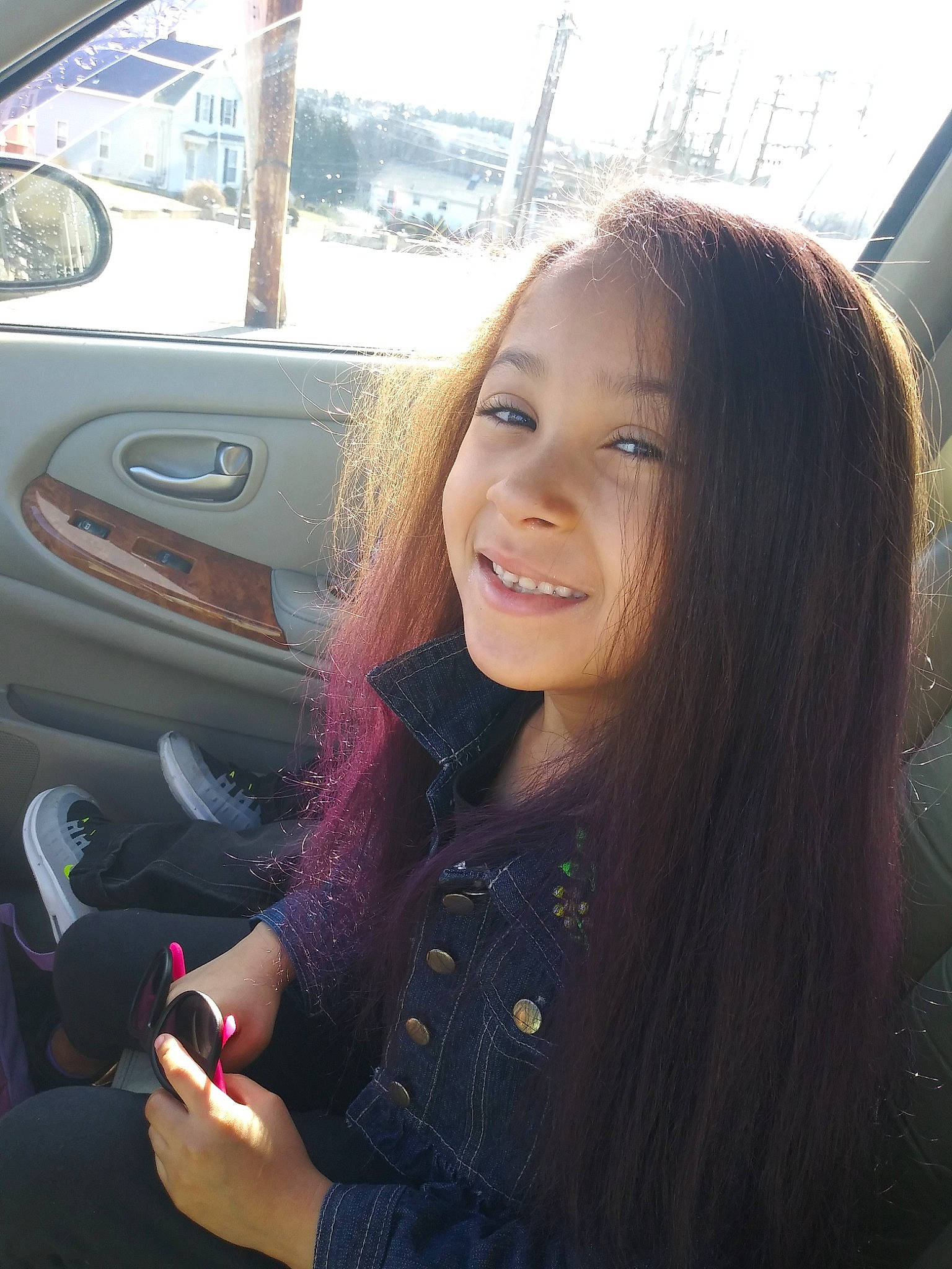 Symphony is registered to the contest to win money with this photo: black_hair, brown_hair, car, car_seat, family_car, hair, joy, long_hair, person, smile, steering_wheel, vehicle, vehicle_door