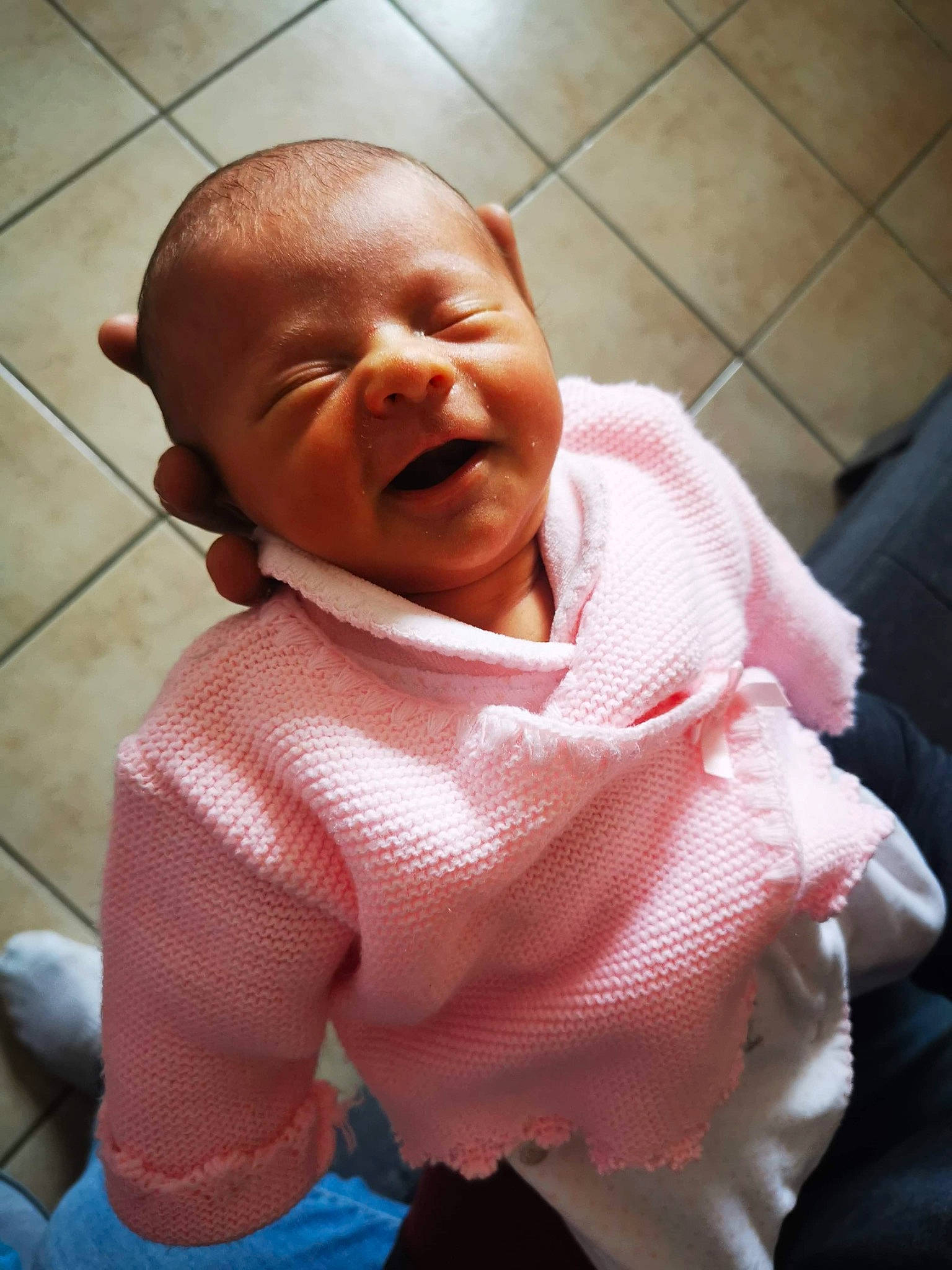 Iris a rejoint le concours — aidez-le/la à gagner de superbes lots ! baby, cheek, child, mouth, person, pink, toddler