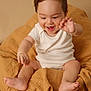 Tino participe au concours pour gagner de l'argent avec cette photo : baby, child, infant, smiling, happy, onesie, blanket, mustard_color, sparkles, sitting, cute, indoors, soft_lighting, playful, skin, foot, hand, expression, young, portrait