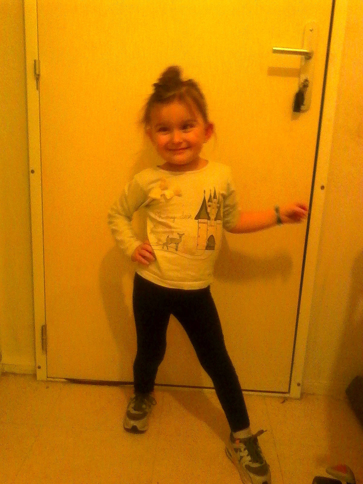 Leila a rejoint le concours — aidez-le/la à gagner de superbes lots ! arm, child, clothing, day, floor, fun, girl, hair, hairstyle, human_body, human_hair_color, joint, joy, leg, muscle, organ, outerwear, person, shoulder, snapshot