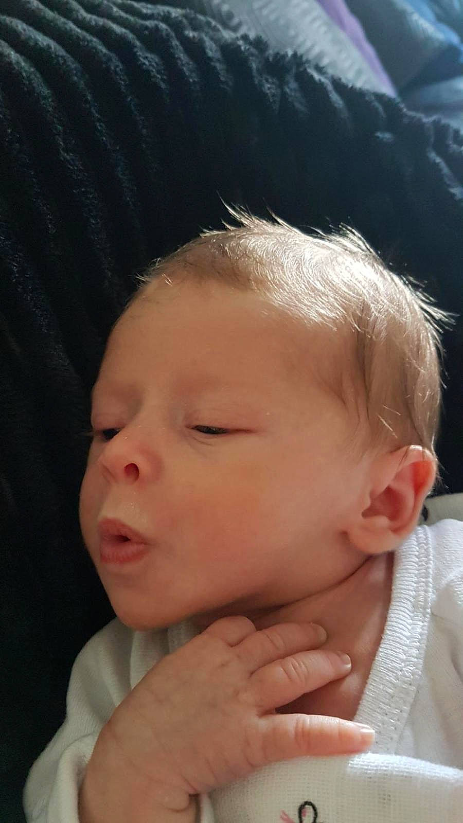 Margaux a rejoint le concours — aidez-le/la à gagner de superbes lots ! baby, cheek, child, chin, close_up, ear, eye, eyebrow, face, forehead, head, lip, mouth, neck, nose, person, skin, sleep, toddler