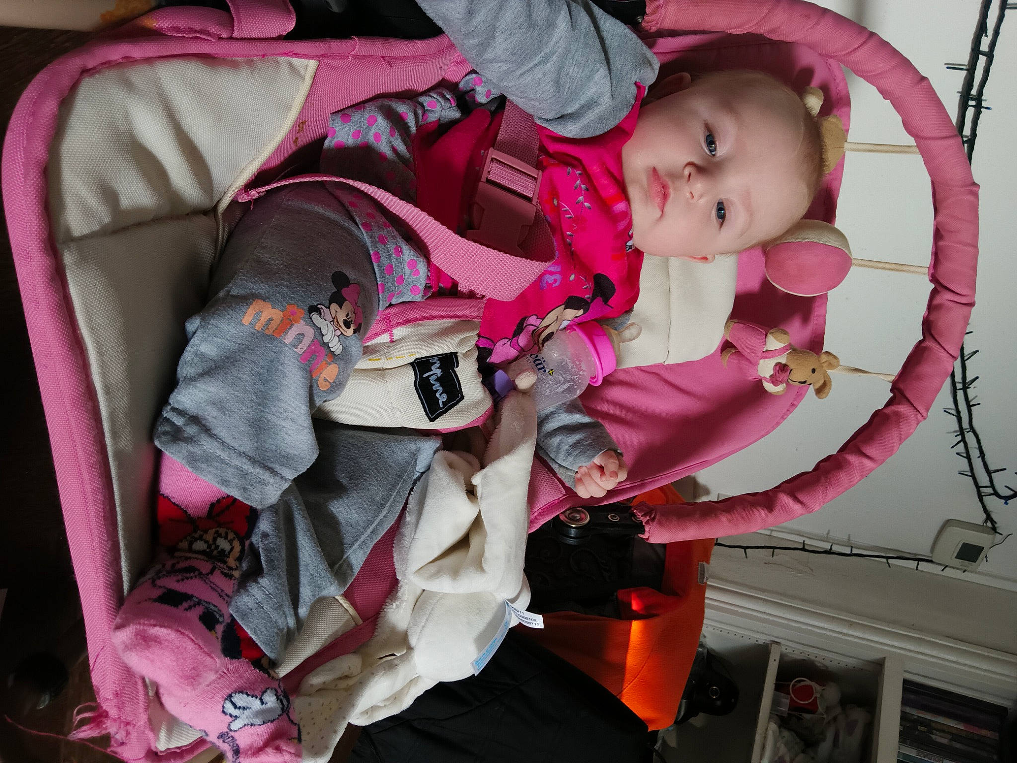 Lily Rose a rejoint le concours — aidez-le/la à gagner de superbes lots ! auto_part, baby, baby_carriage, baby_products, baby_toddler_clothing, car_seat, carmine, child, comfort, event, fun, happy, lap, magenta, people, person, pink, product, purple, toddler