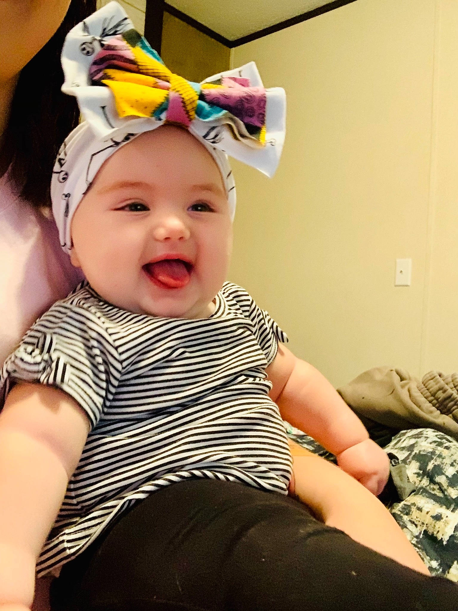 Olive is registered to the contest to win money with this photo: baby, cheek, child, ear, fashion_accessory, hair_accessory, happy, headband, headgear, headwear, person, skin, toddler