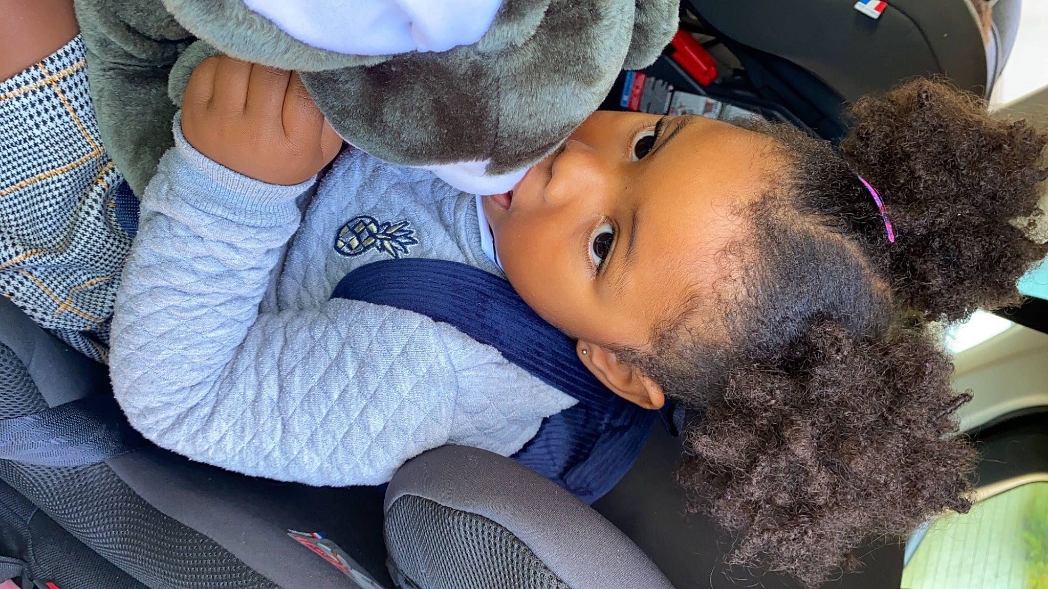 Aliyah a rejoint le concours — aidez-le/la à gagner de superbes lots ! baby, baby_products, baby_toddler_clothing, beanie, beard, blue, cap, car_seat, child, comfort, fashion_accessory, fun, fur, happy, hat, nose, person, selfie, sun_hat, toddler