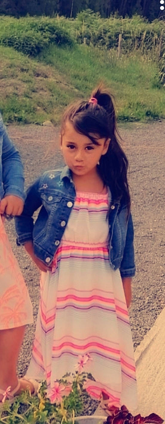 Djenaye a rejoint le concours — aidez-le/la à gagner de superbes lots ! abdomen, beauty, child, child_model, clothing, denim, dress, fashion, long_hair, outerwear, pattern, peach, person, photography, pink, sleeve, textile, toddler, trunk, waist