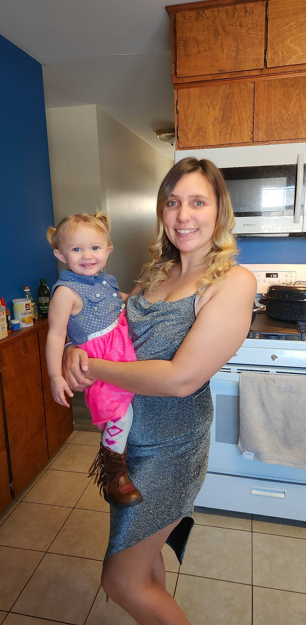 Kennidi is registered to the contest to win money with this photo: baby, baby_toddler_clothing, blue, cabinetry, eye, flooring, fun, gesture, happy, home_appliance, joint, joy, kitchen, kitchen_appliance, leg, person, shoulder, skin, smile, t_shirt