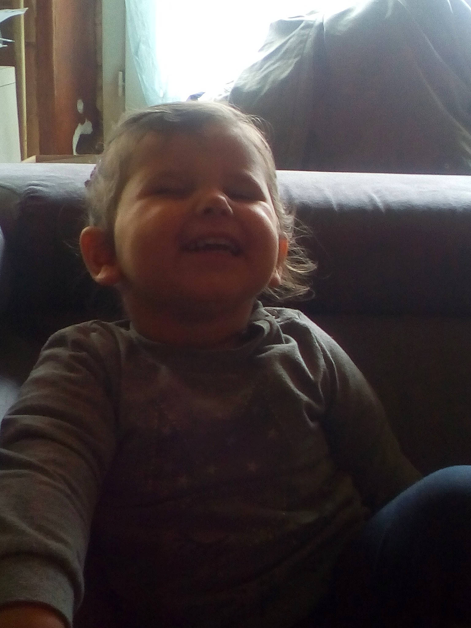 Cassandra a rejoint le concours — aidez-le/la à gagner de superbes lots ! baby, cheek, child, chin, cloud, ear, eye, face, facial_expression, head, laugh, mouth, nose, person, sitting, skin, smile, sunlight, toddler, vacation