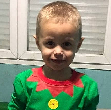 Terry participe au concours pour gagner de l'argent avec cette photo : cheek, child, chin, cool, ear, face, facial_expression, forehead, hair, hairstyle, head, jaw, nose, person, play, smile, t_shirt, toddler, tooth